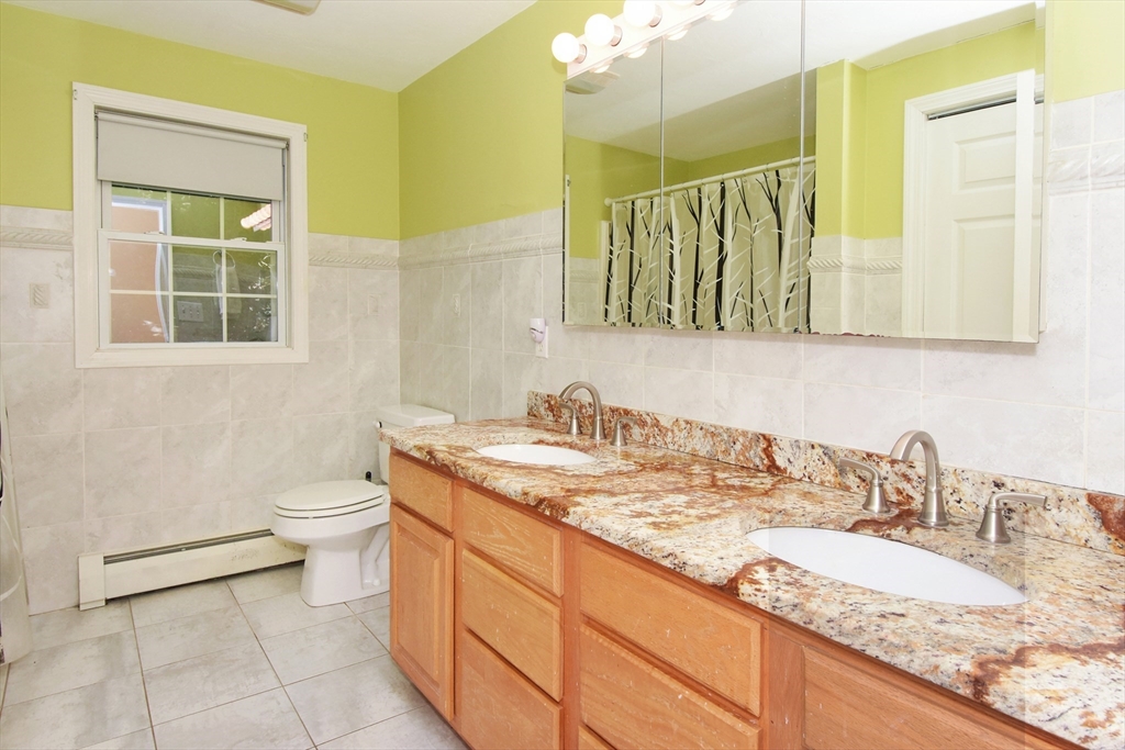 Worcester, Massachusetts, 01602, United States, 3 Bedrooms Bedrooms, ,2 BathroomsBathrooms,Residential,For Sale,1902037