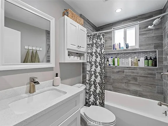 La Habra, California, 90631, United States, 2 Bedrooms Bedrooms, ,1 BathroomBathrooms,Residential,For Sale,1974180