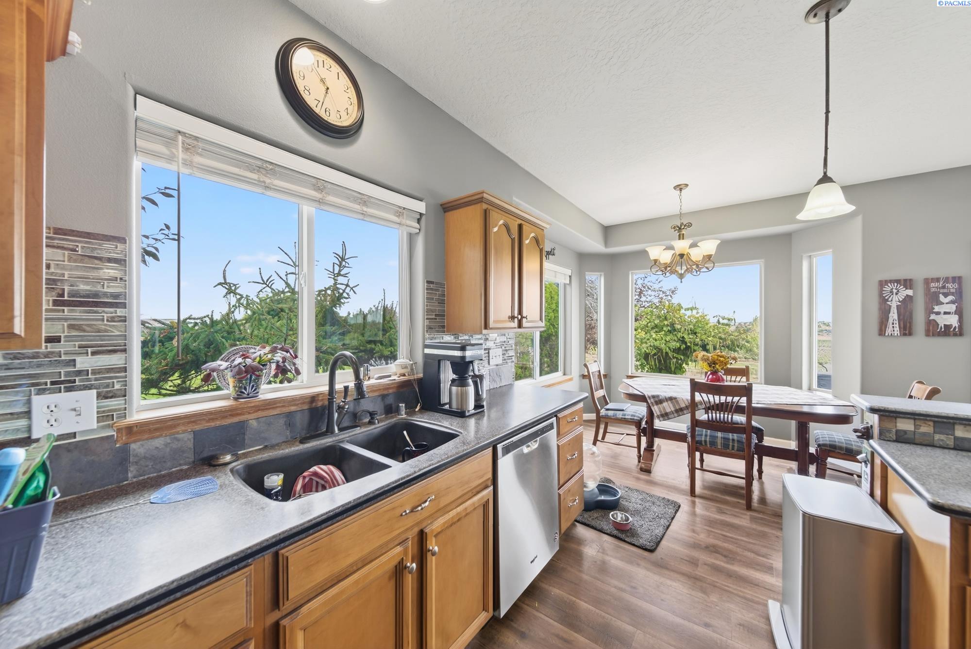 Prosser, Washington, 99350, United States, 3 Bedrooms Bedrooms, ,2 BathroomsBathrooms,Residential,For Sale,1964108