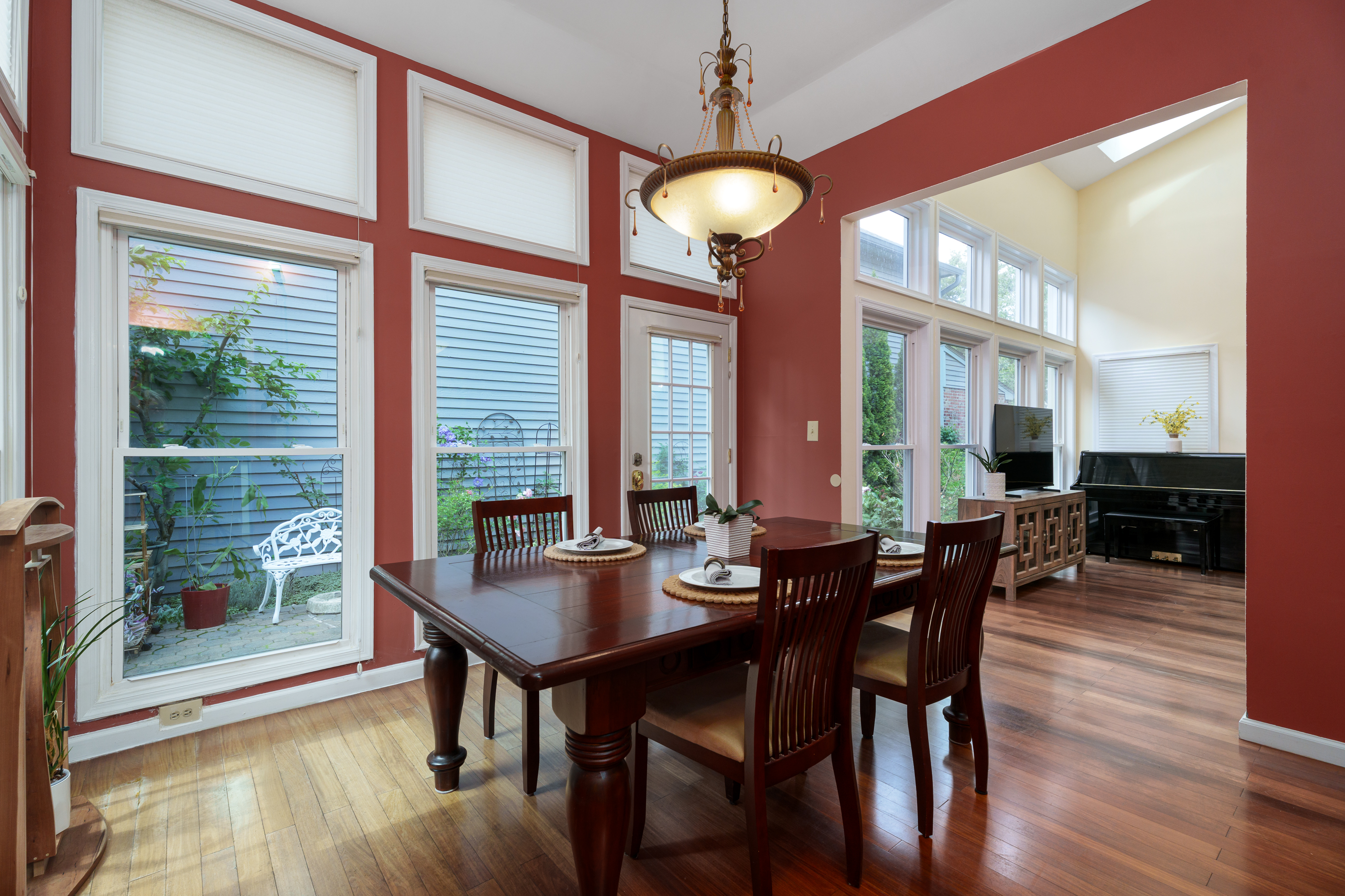  Sophisticated Comfort and a Prime Location - 物件實景