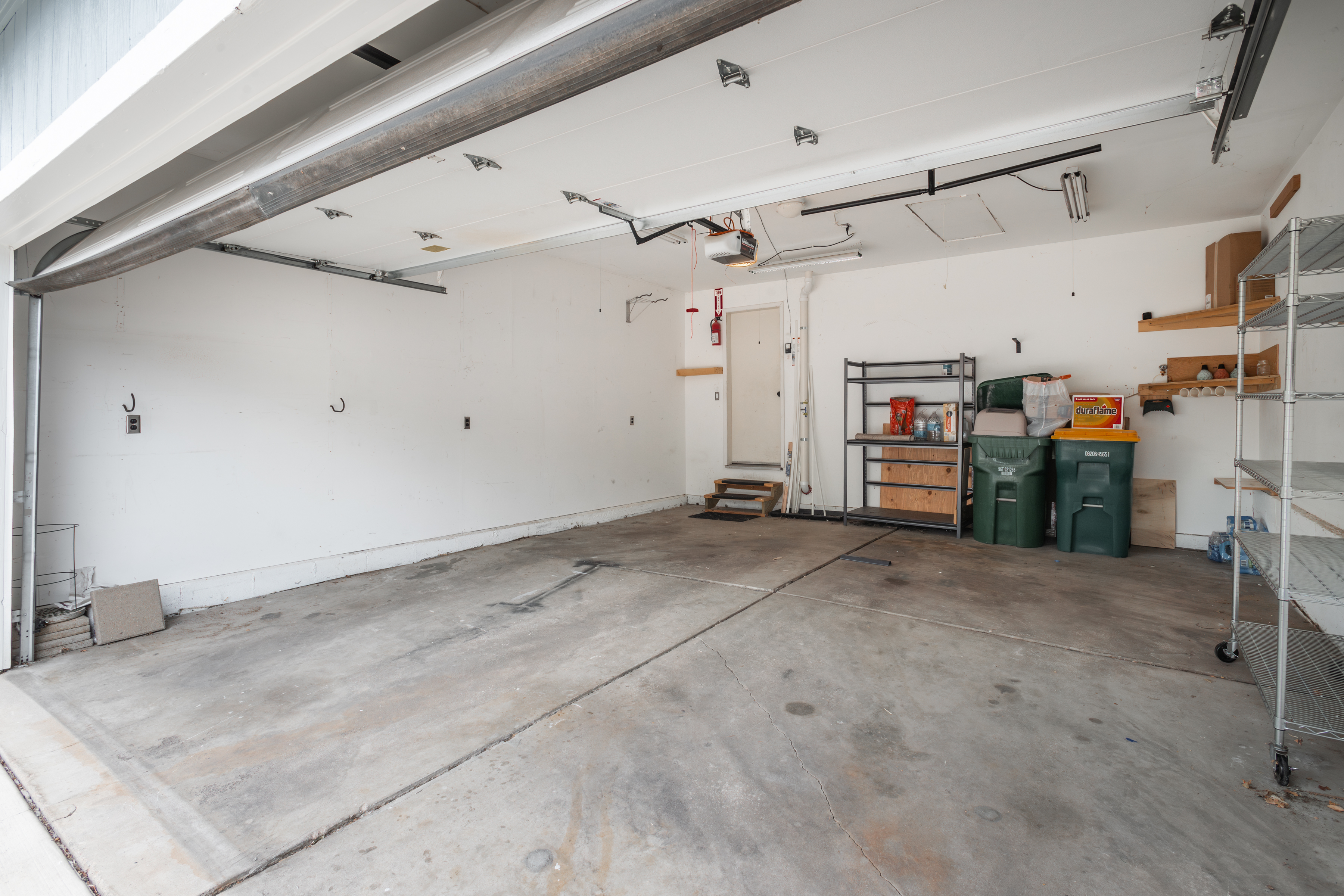  Updated Townhome Featuring a Bright & Open Main Level - 物件實景