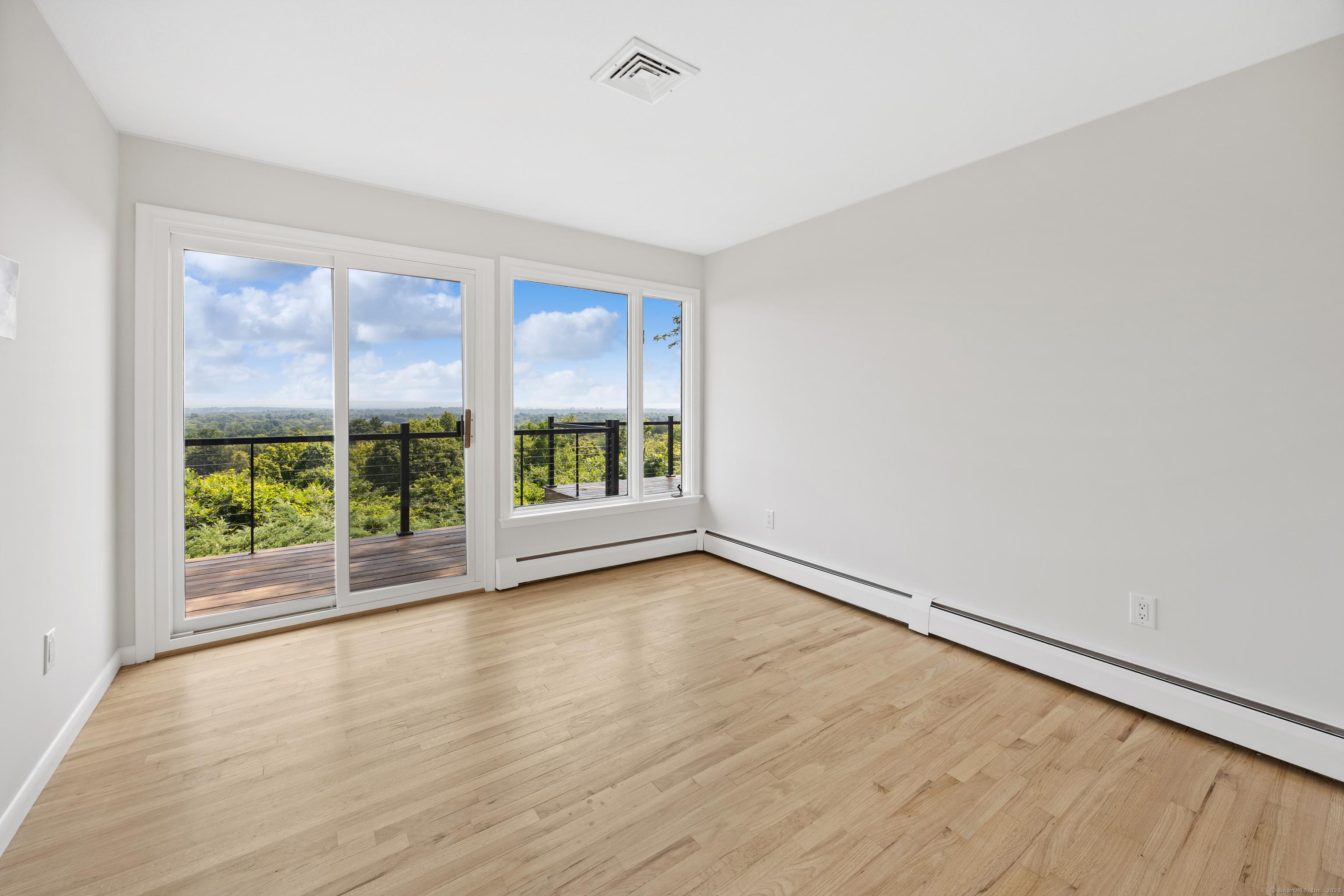 West Hartford, Connecticut, 06117, United States, 4 Bedrooms Bedrooms, ,3 BathroomsBathrooms,Residential,For Sale,1914164