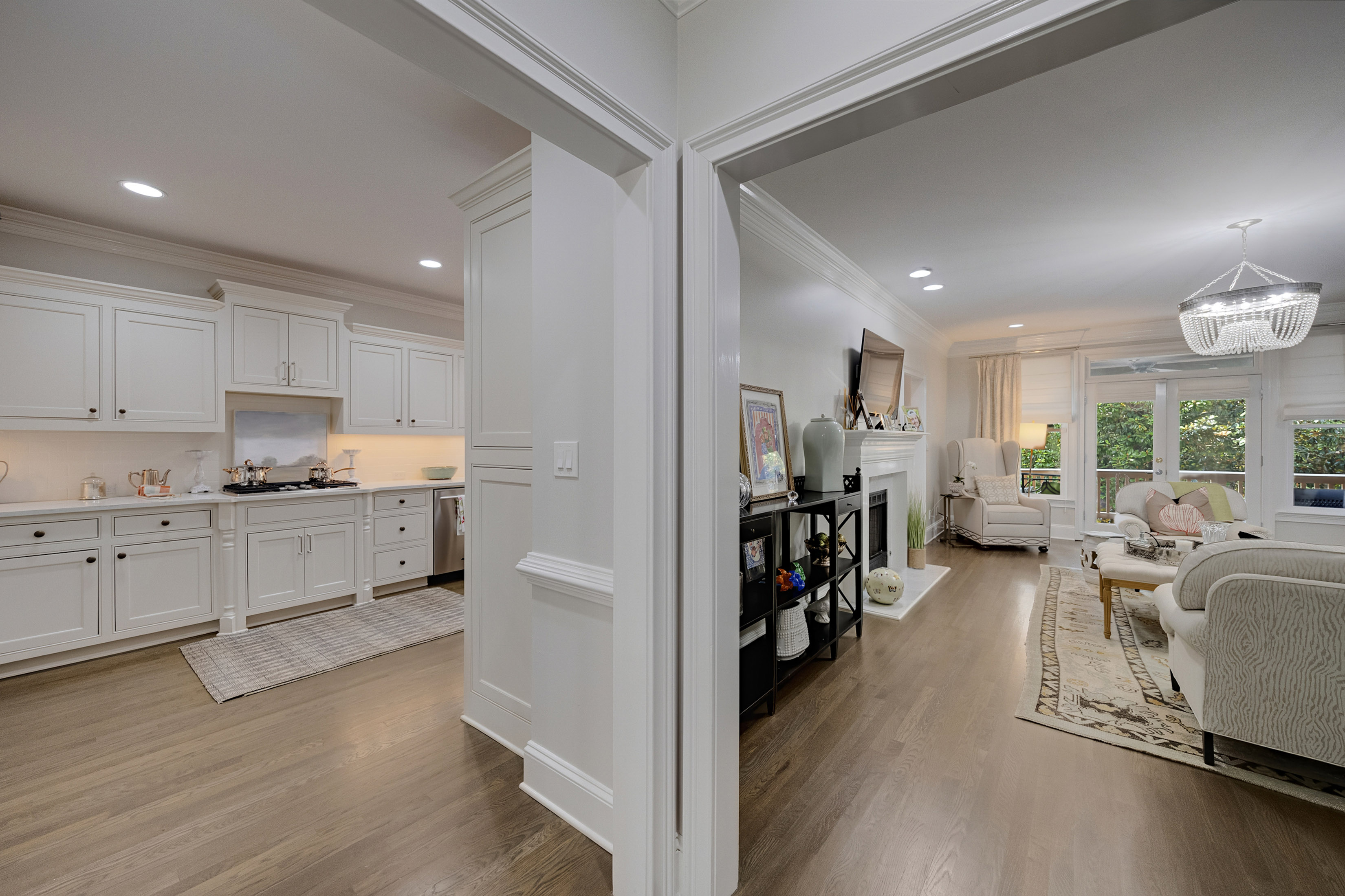  Elegantly Renovated Townhome in Gated Community - 物件實景