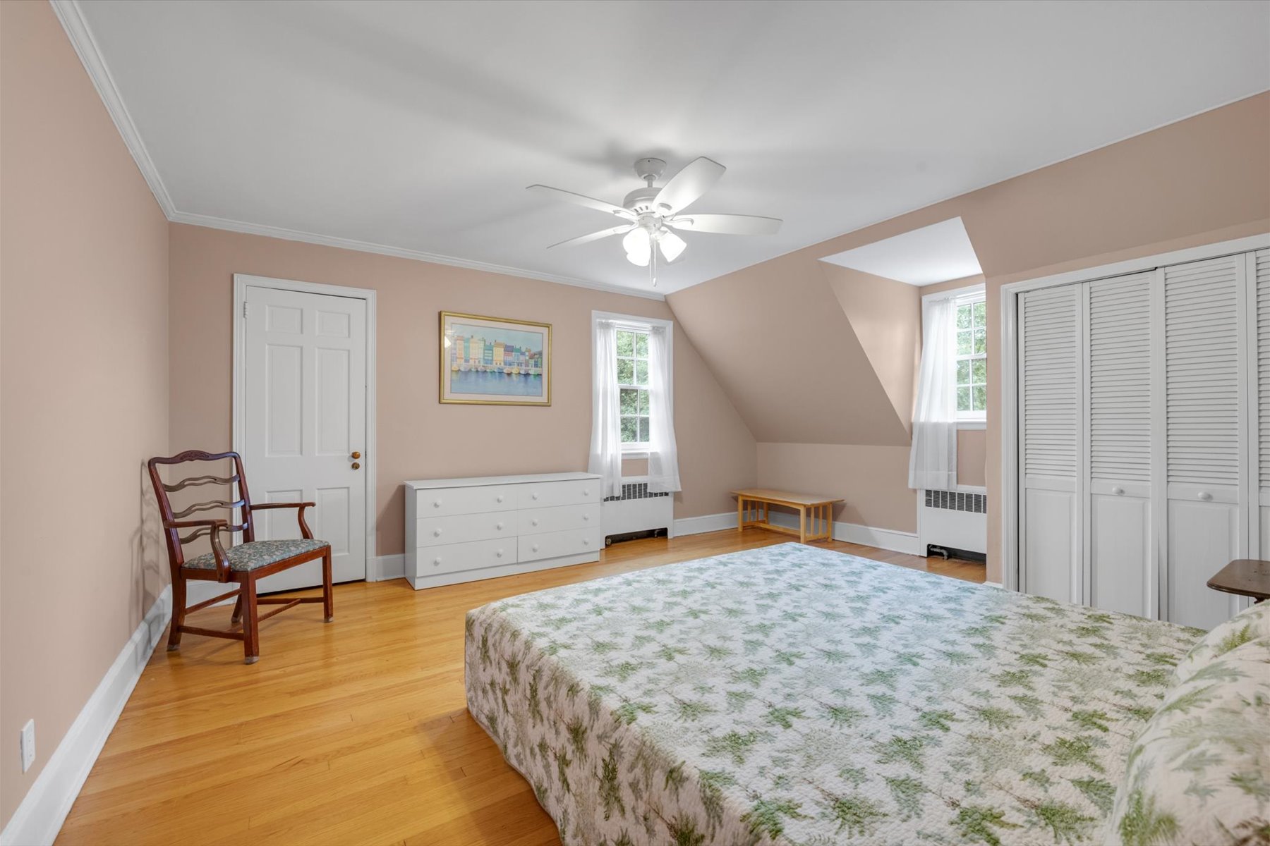  “DETACHED BRICK AND STONE HOME IN FOREST HILLS GARDENS? - 物件實景