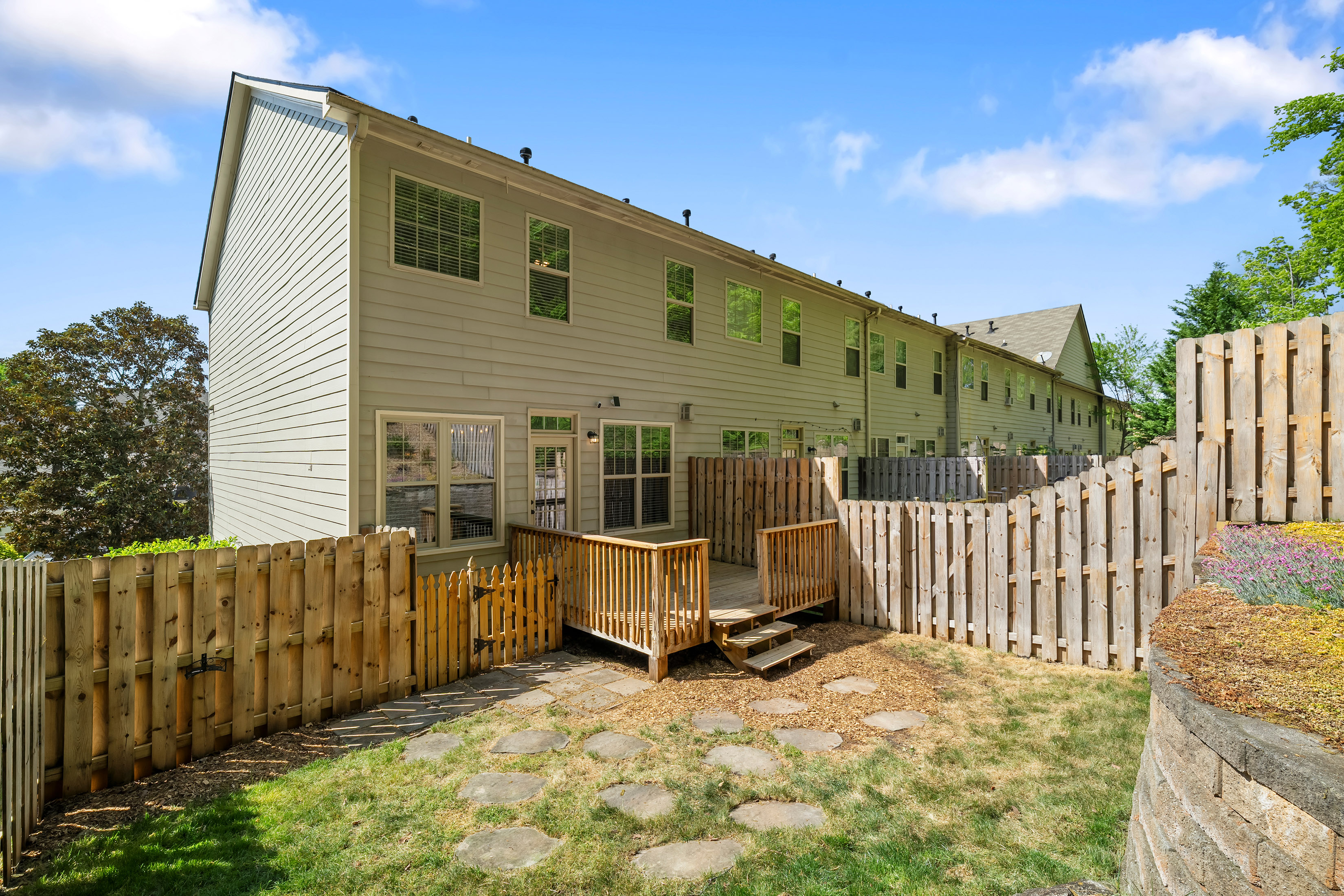  Beautifully Appointed End-Unit Townhome - 物件實景