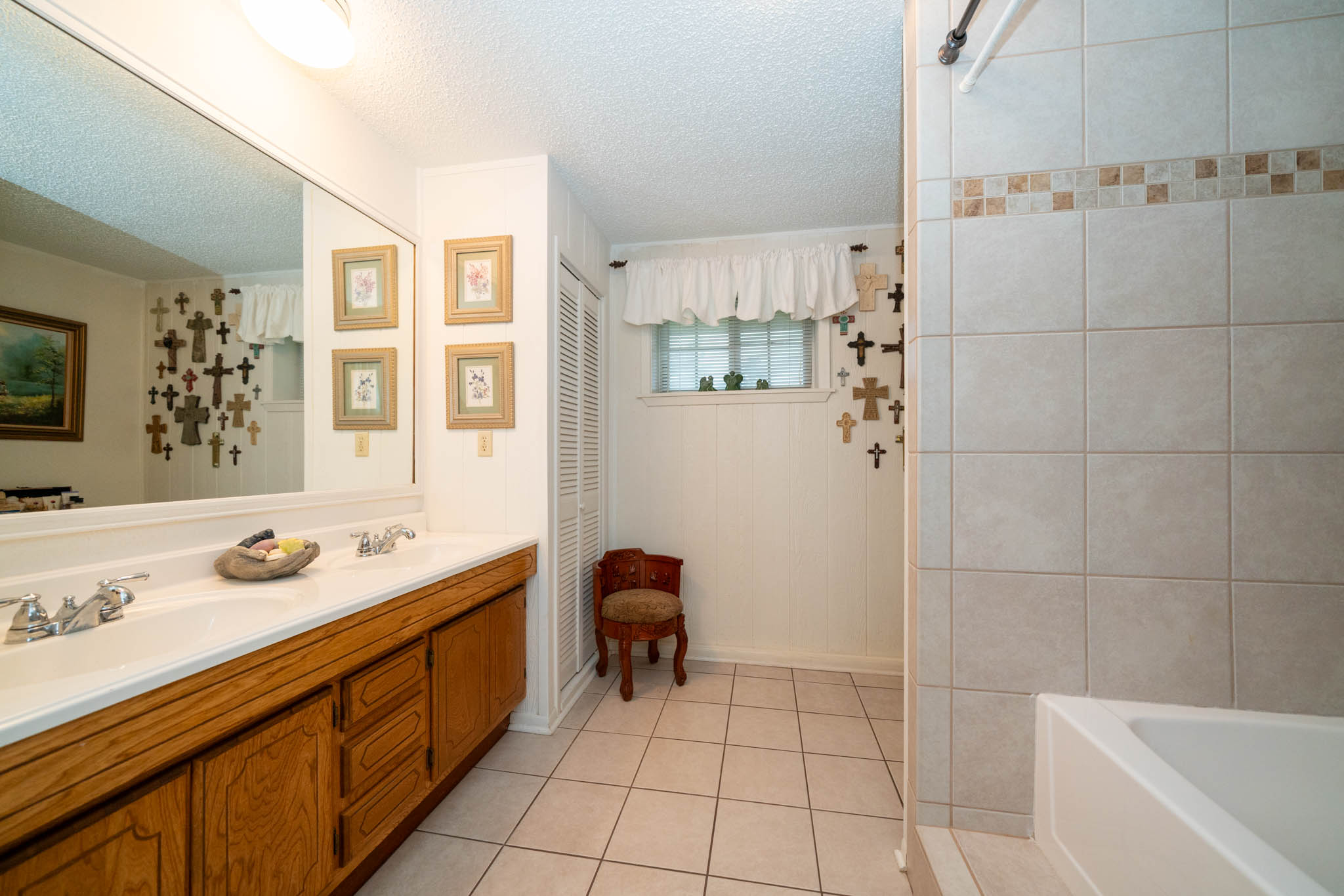 Jacksonville, Texas, 75766, United States, 4 Bedrooms Bedrooms, ,2 BathroomsBathrooms,Residential,For Sale,1974888