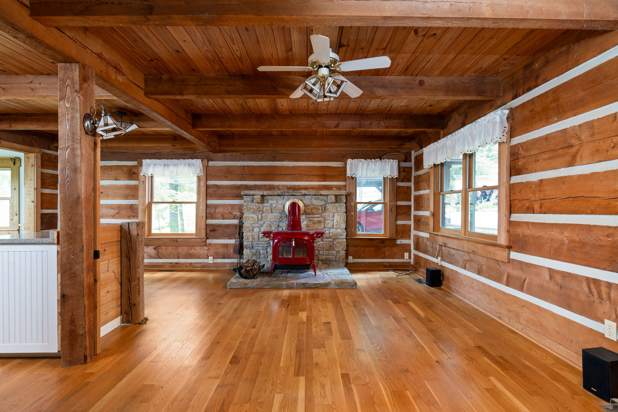  Authentic Log Home with Breathtaking Views of Brown County