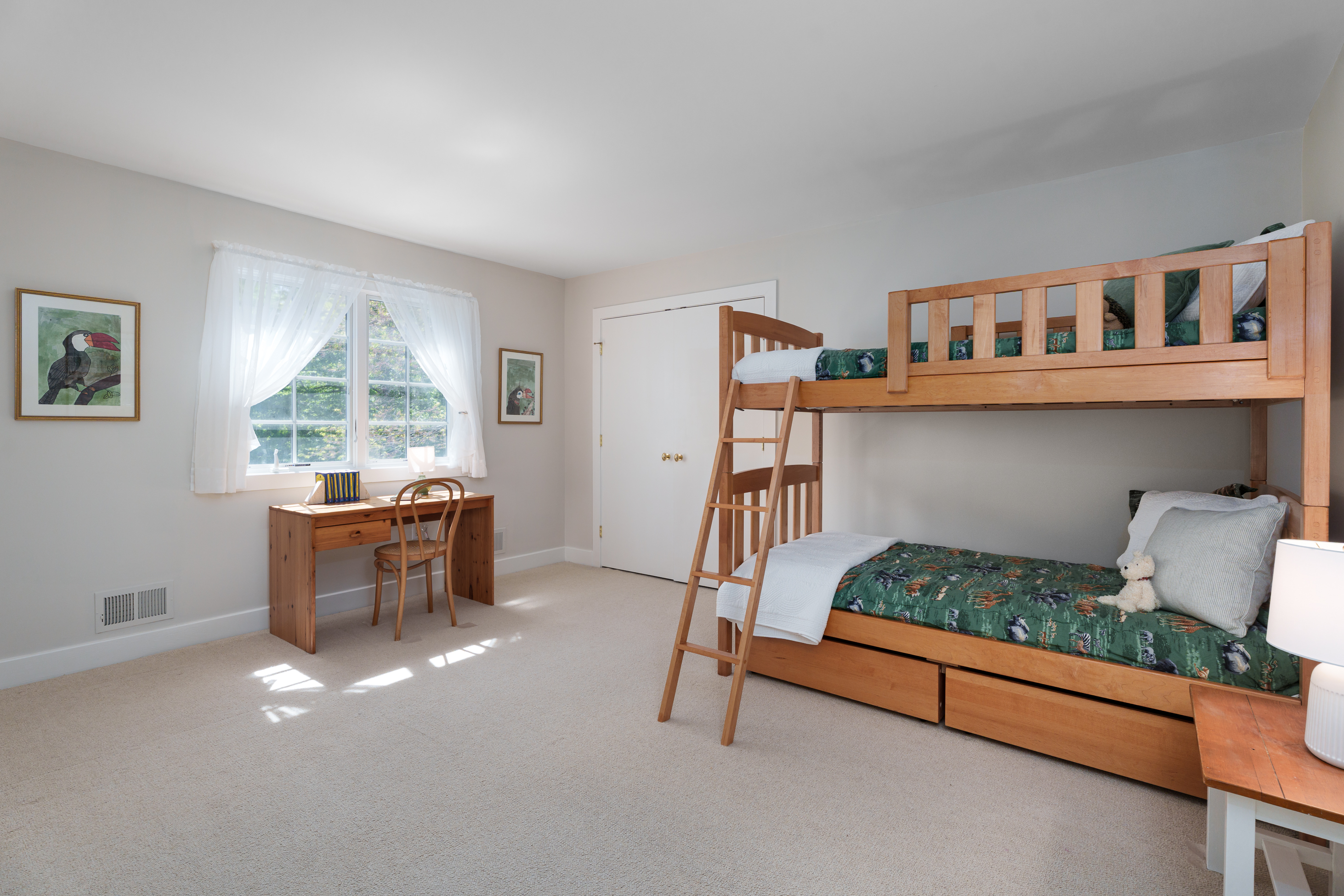  Exceptional Pond View Home with Dual Primary Suites - 物件實景