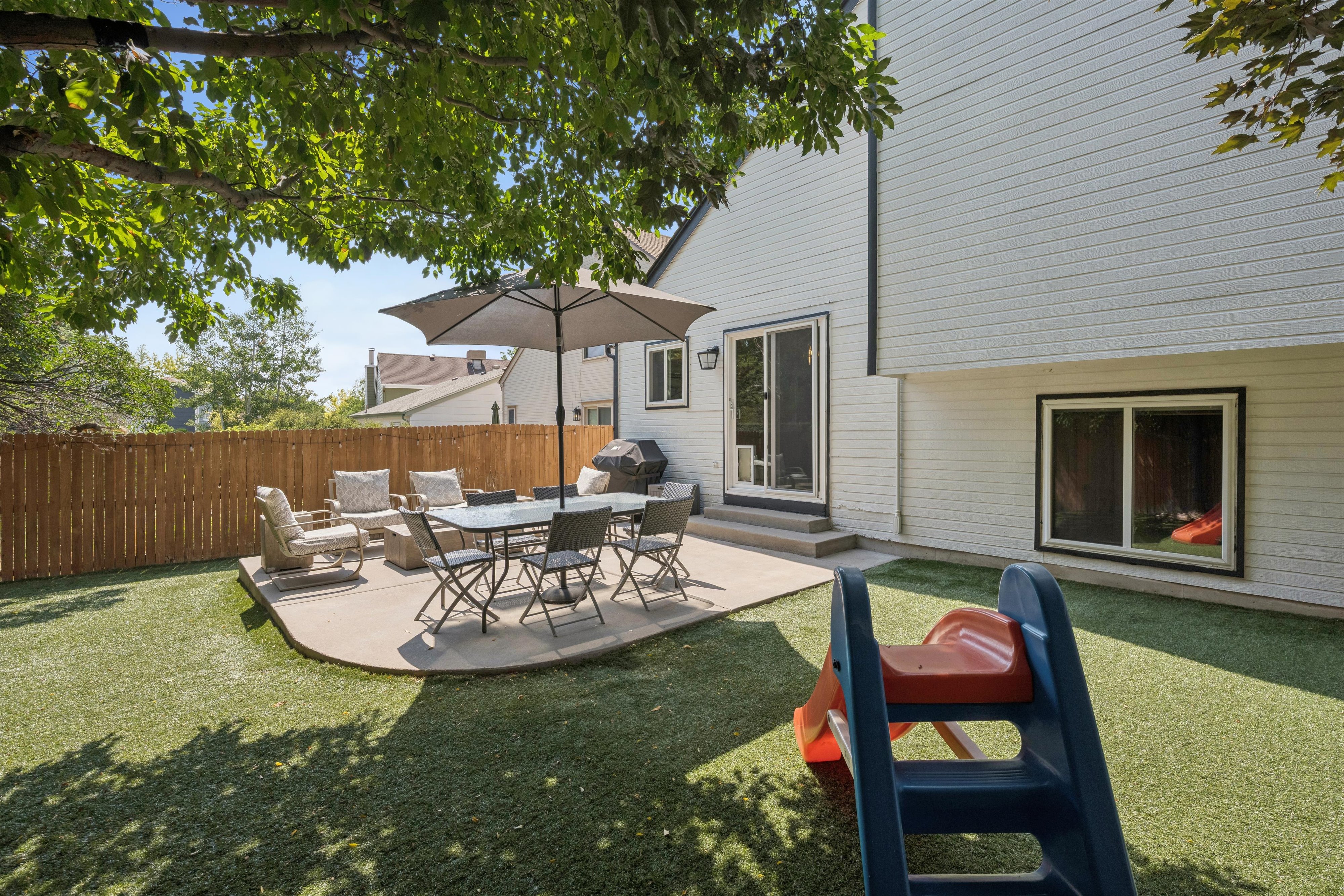  Beautifully updated home-Renovated from top to bottom with exceptional attention - 物件實景
