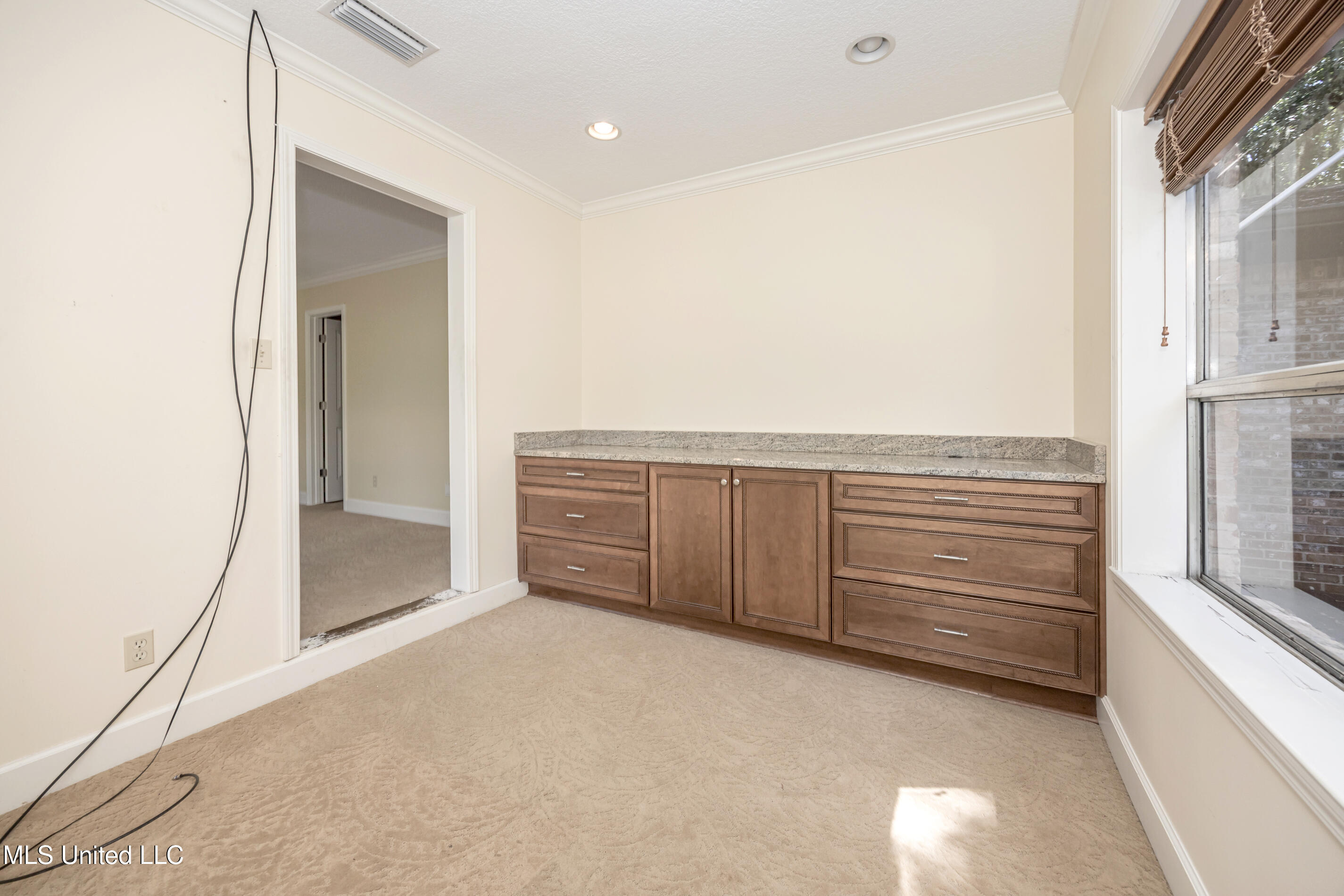 Ocean Springs, Mississippi, 39564, United States, 3 Bedrooms Bedrooms, ,3 BathroomsBathrooms,Residential,For Sale,1903607