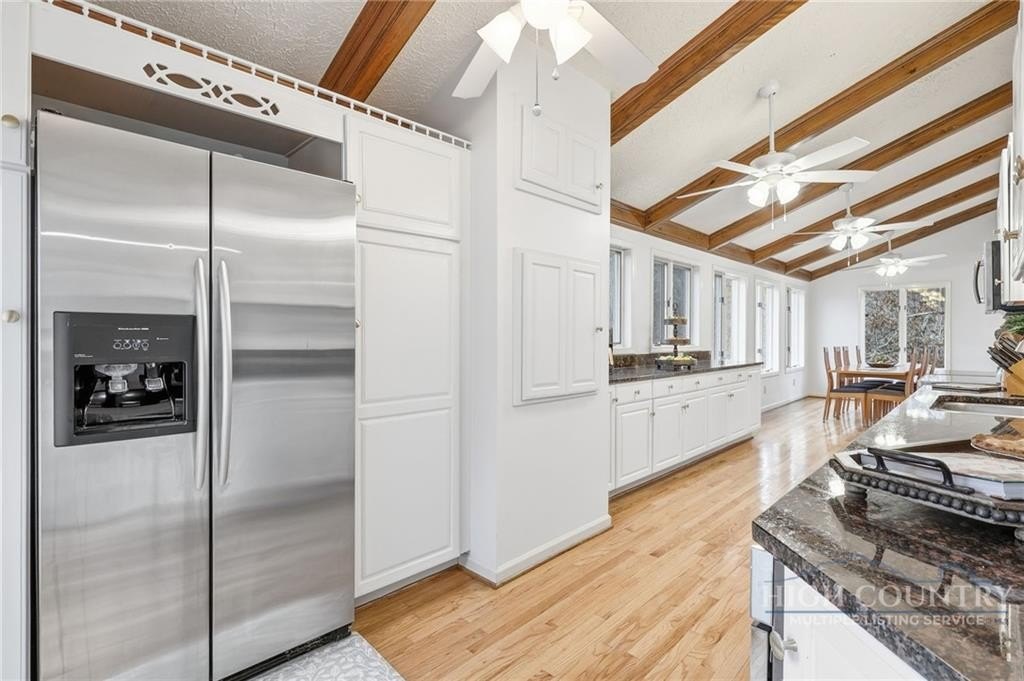 Banner Elk, North Carolina, 28604, United States, 4 Bedrooms Bedrooms, ,5 BathroomsBathrooms,Residential,For Sale,2020475