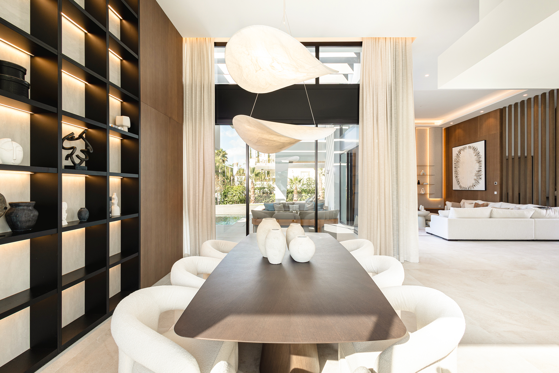  Architectural Villa in Nueva Andalucía