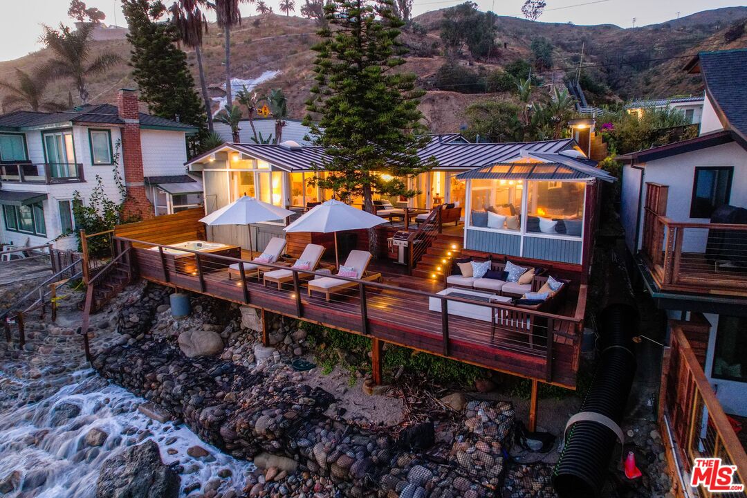 Malibu, California, 90265, United States, 3 Bedrooms Bedrooms, ,2 BathroomsBathrooms,Residential,For Sale,1992051