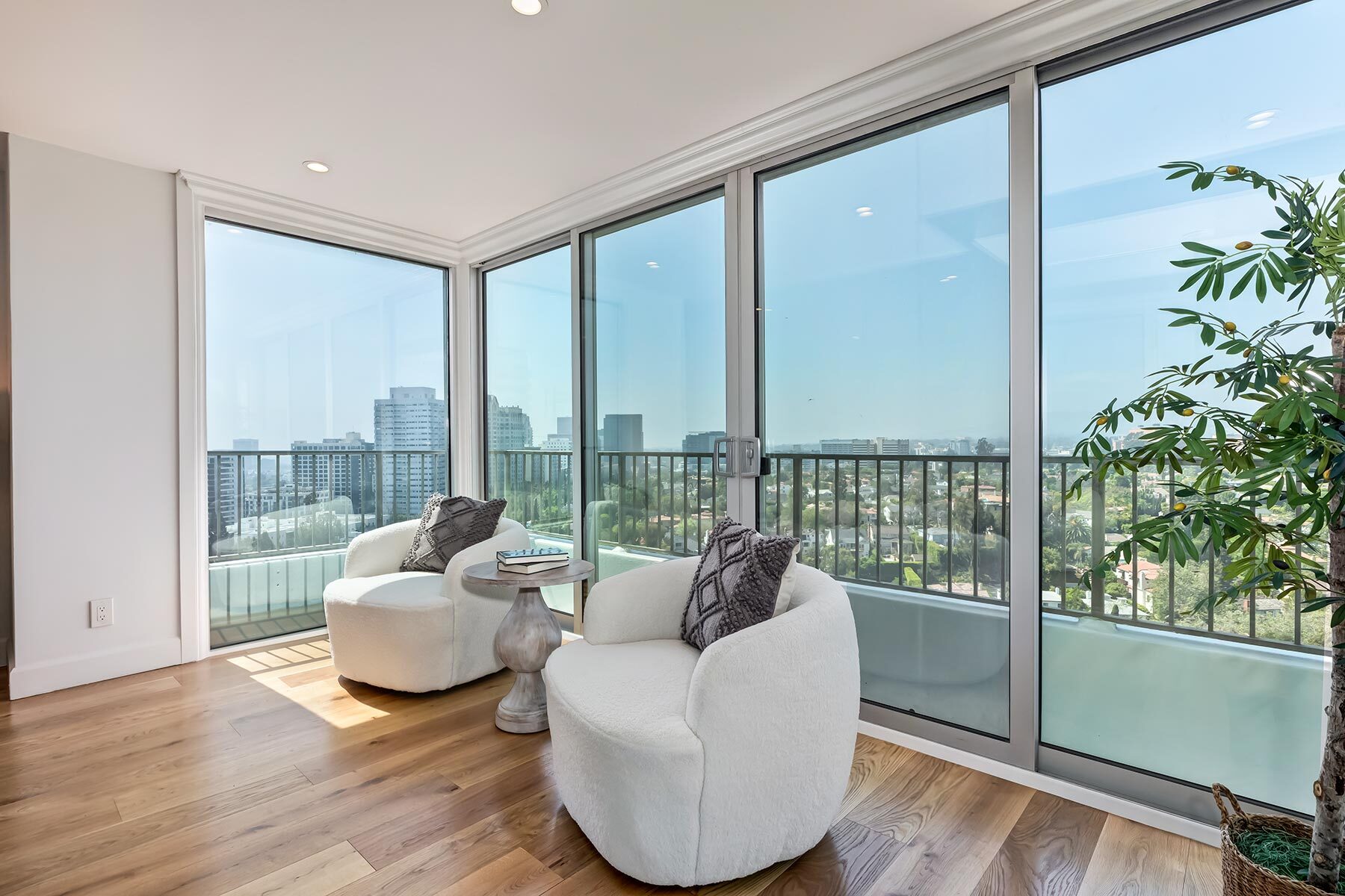  10501 Wilshire Boulevard - 物件實景