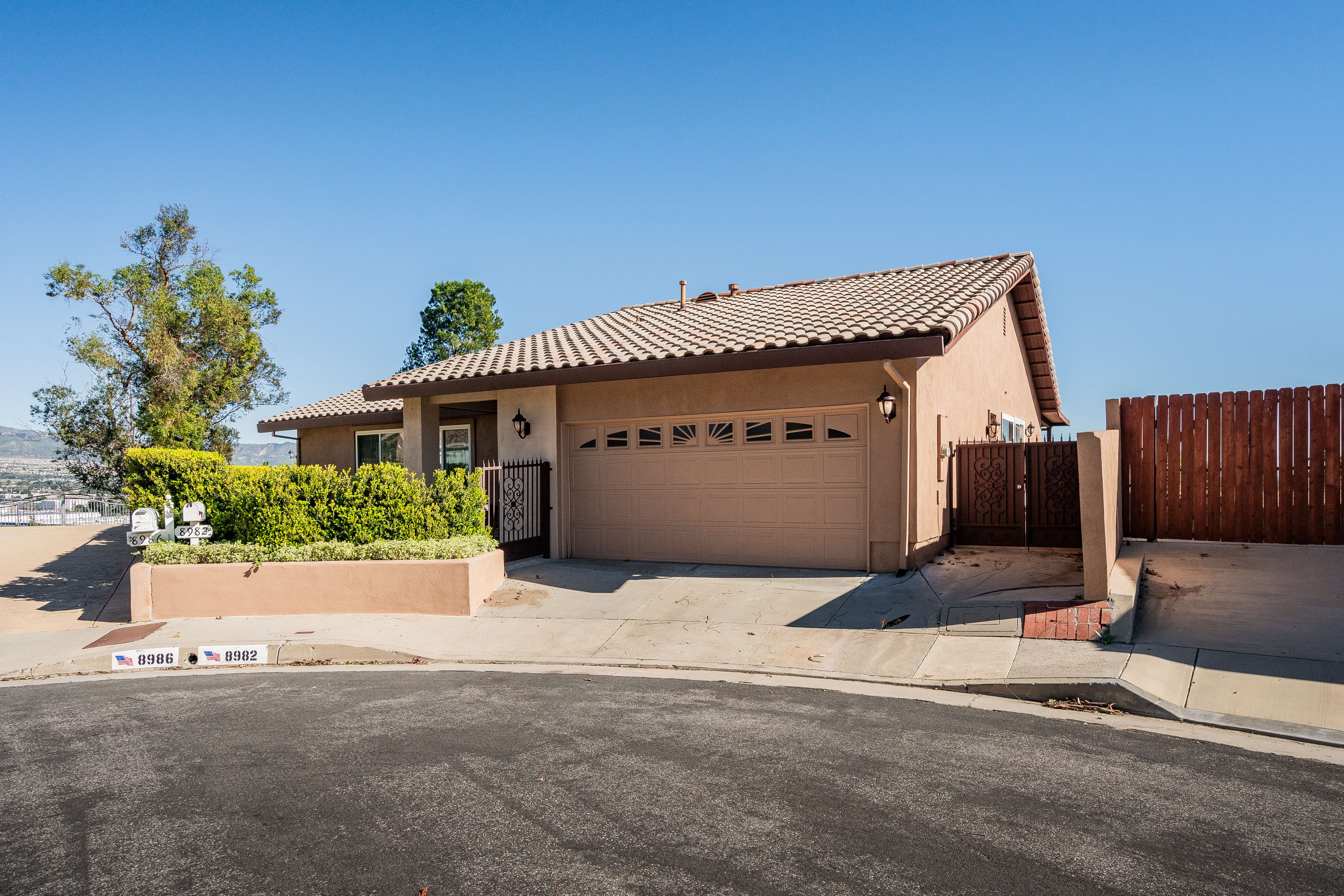 Los Angeles, CA 91304