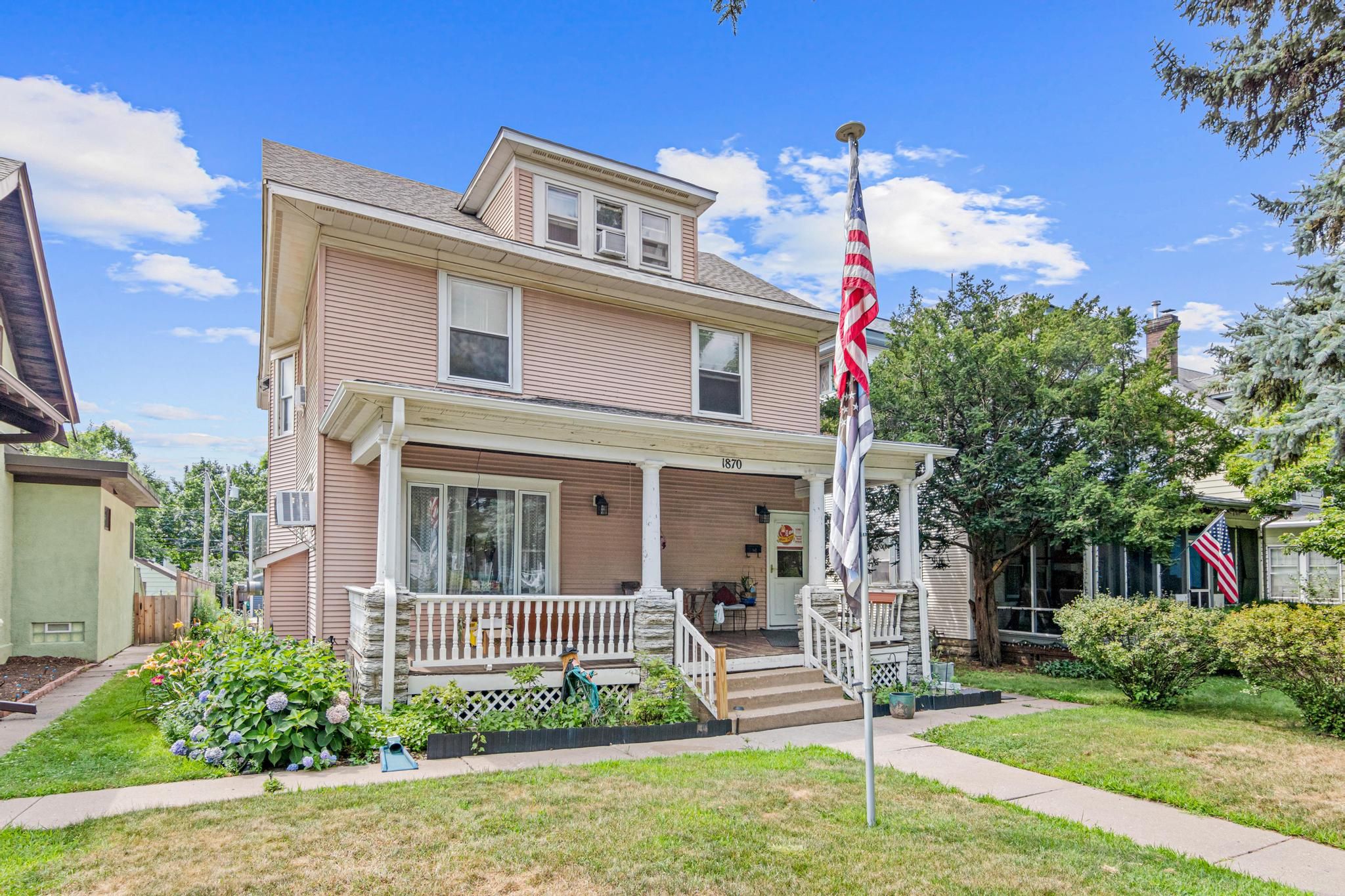  Historic Merriam Park Home Ready for Its Next Chapter - 物件實景