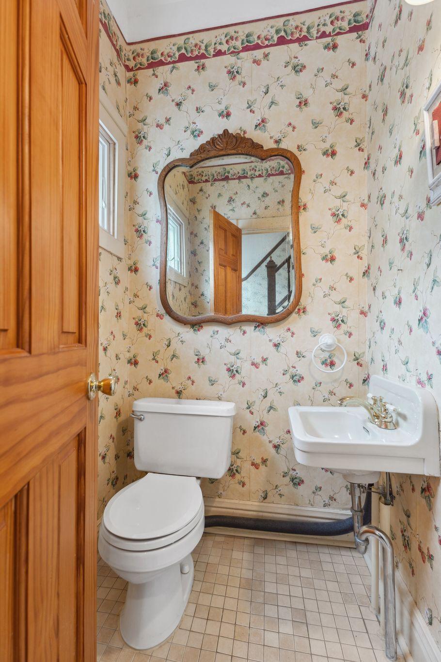 Center City, Minnesota, 55012, United States, 4 Bedrooms Bedrooms, ,1 BathroomBathrooms,Residential,For Sale,1837728