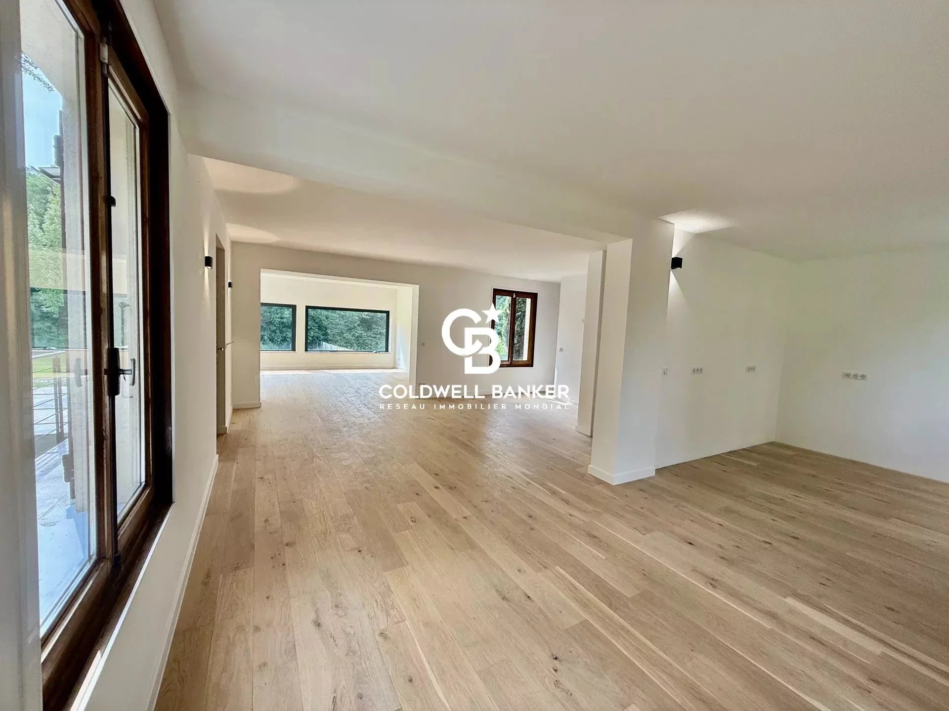 Prévessin-Moëns, Auvergne-Rhône-Alpes, 01280, FR, 4 Bedrooms Bedrooms, ,2 BathroomsBathrooms,Residential,For Sale,1994849