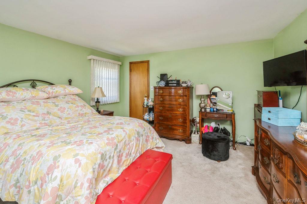 Massapequa, New York, 11758, United States, 4 Bedrooms Bedrooms, ,2 BathroomsBathrooms,Residential,For Sale,1927254