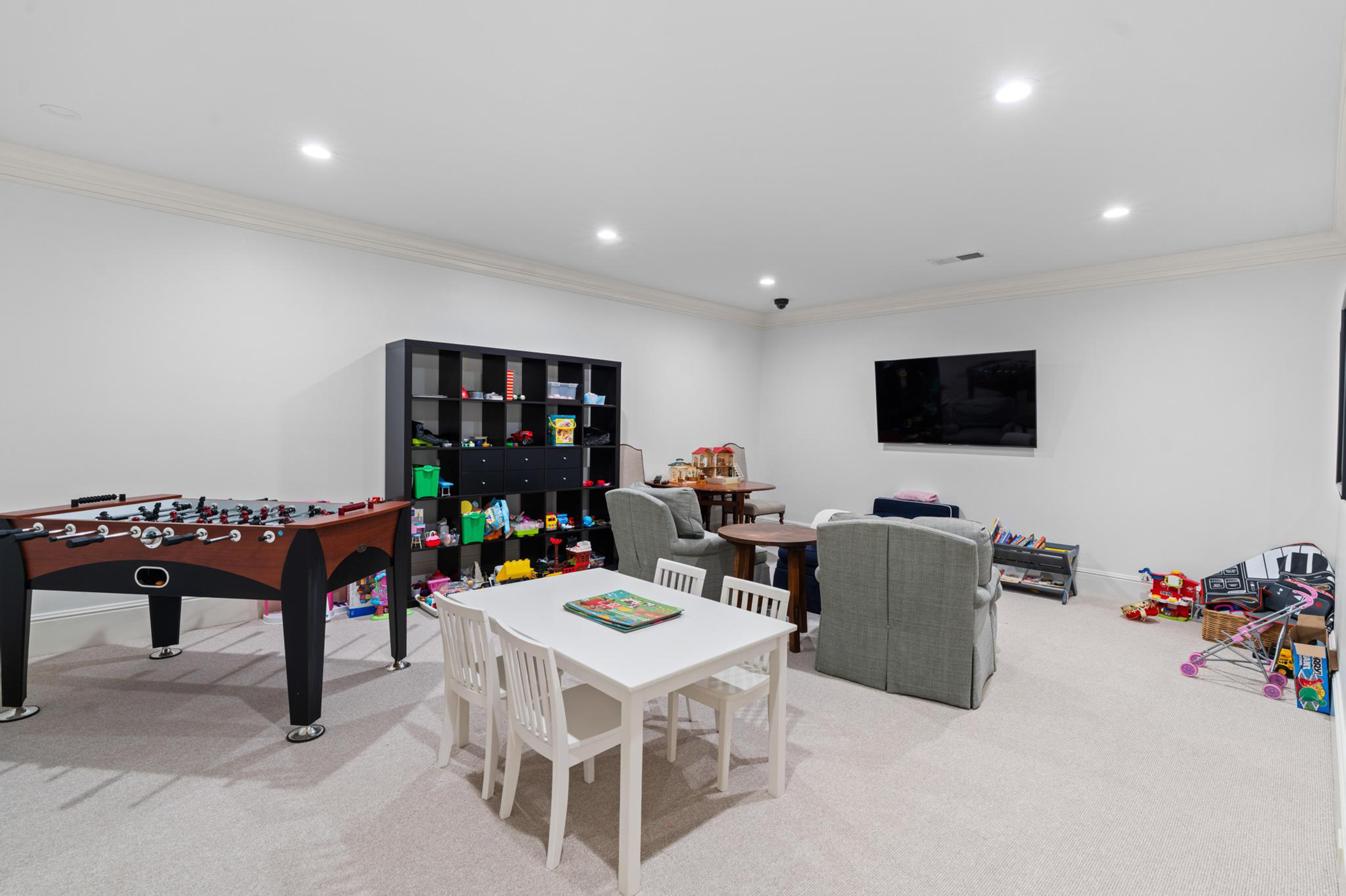  Sophisticated Newer Custom-built Home in Desirable Garden Hills - 物件實景