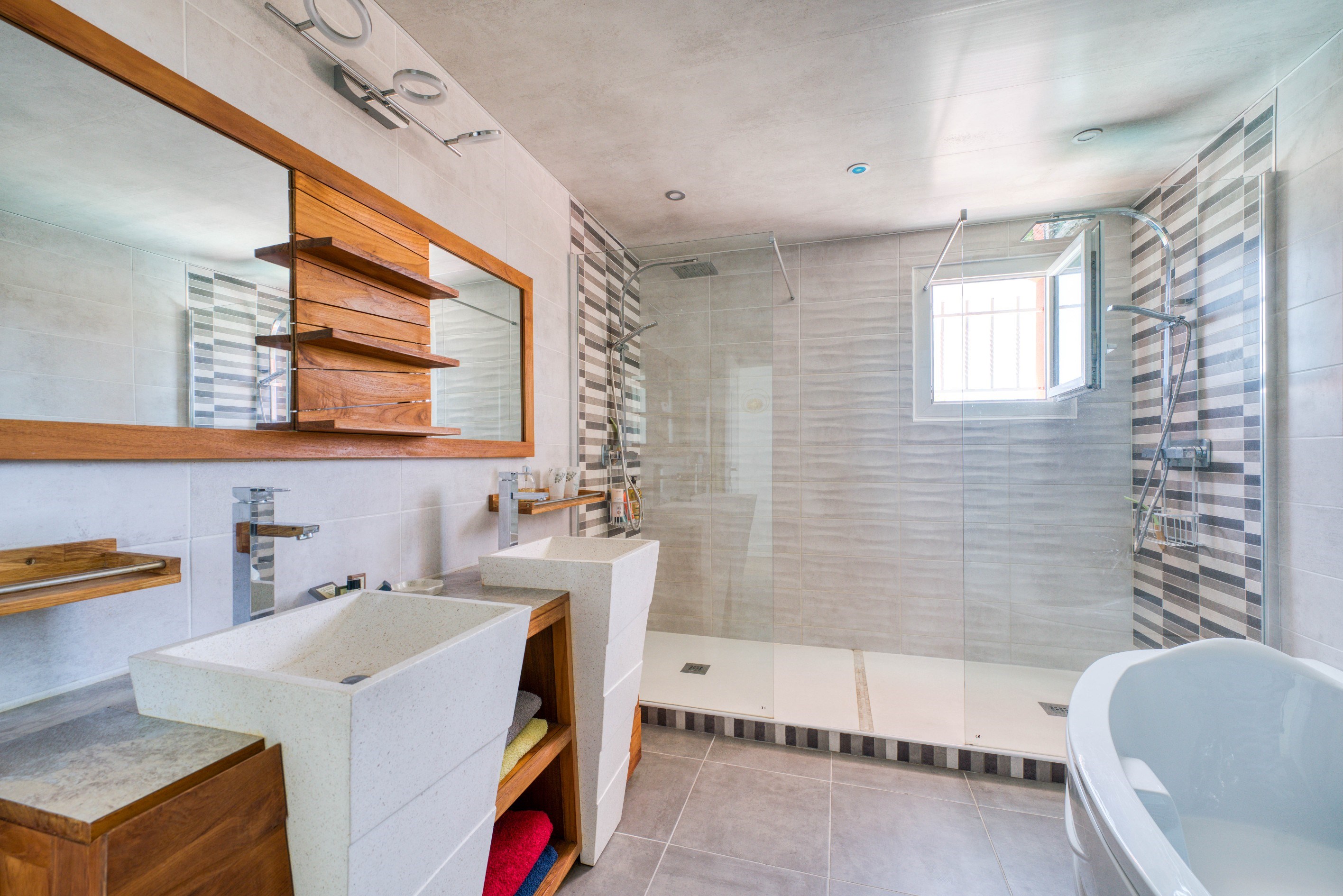  ELEGANT FAMILY HOME WITH POOL AND LANDSCAPED GARDEN NEAR ROYAN - 物件實景