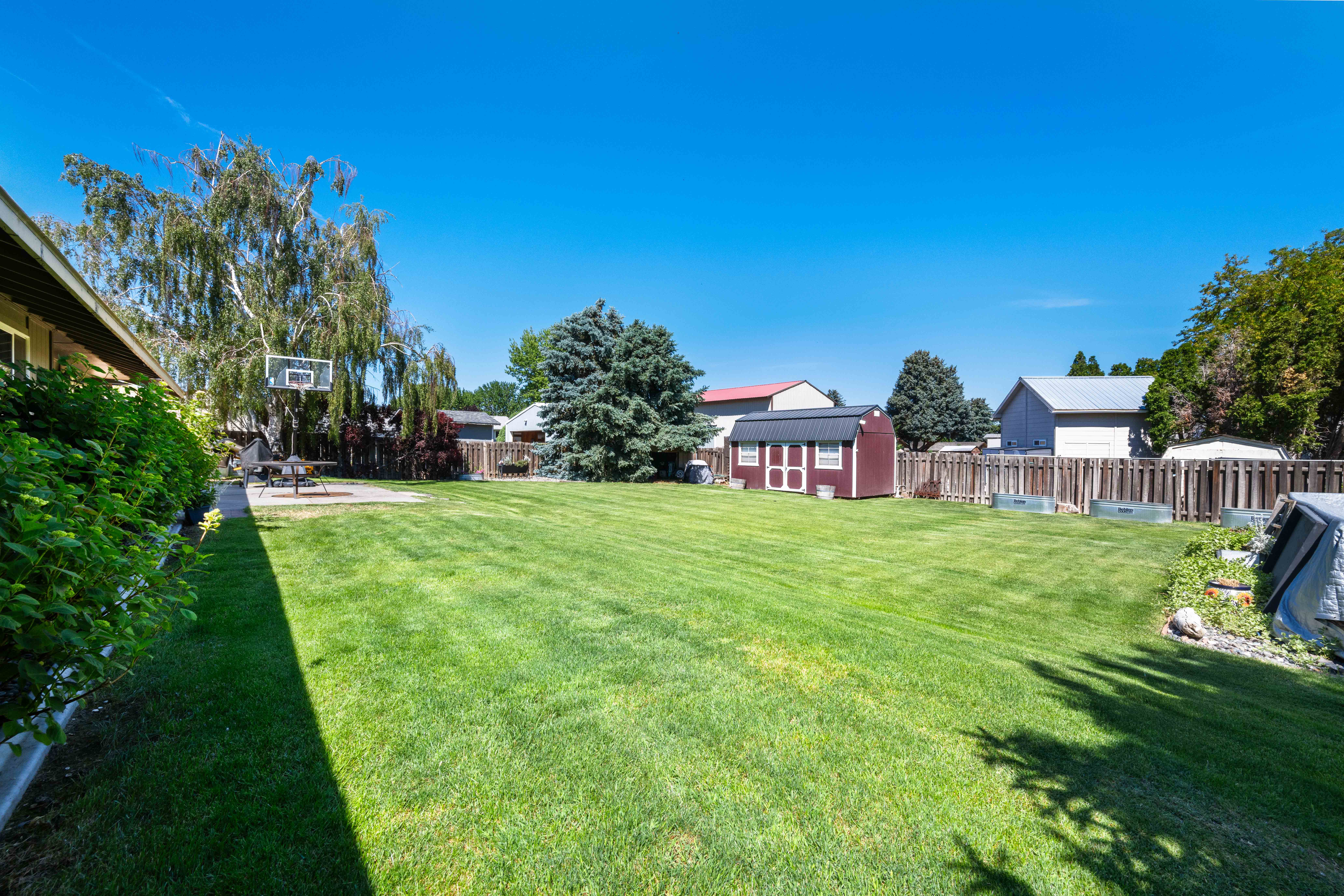  Welcome to this Charming 1-Story Home Situated On a Generous .35 Acre Lot - 物件實景