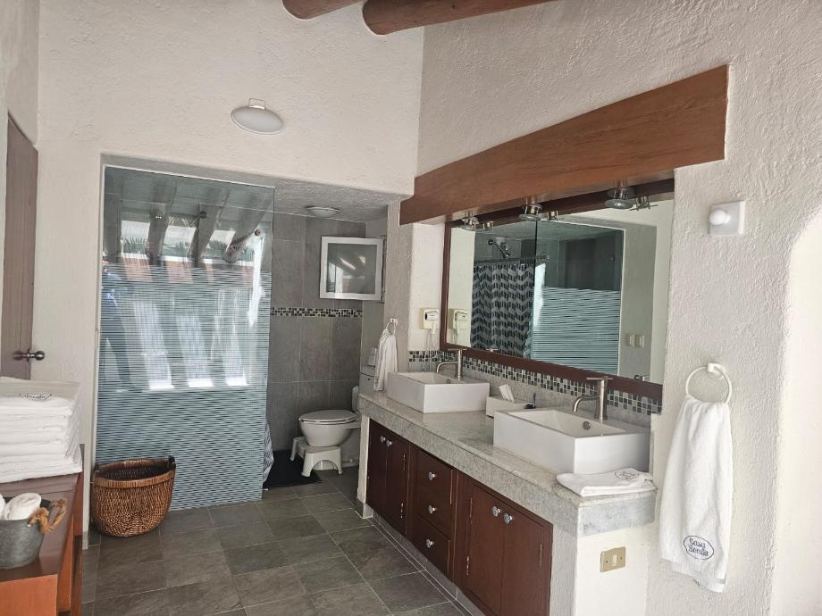 Crist?bal de Olid, Jiutepec, Morelos, 62564, Mexico, 4 Bedrooms Bedrooms, ,5 BathroomsBathrooms,Residential,For Sale,Crist?bal de Olid,1625302