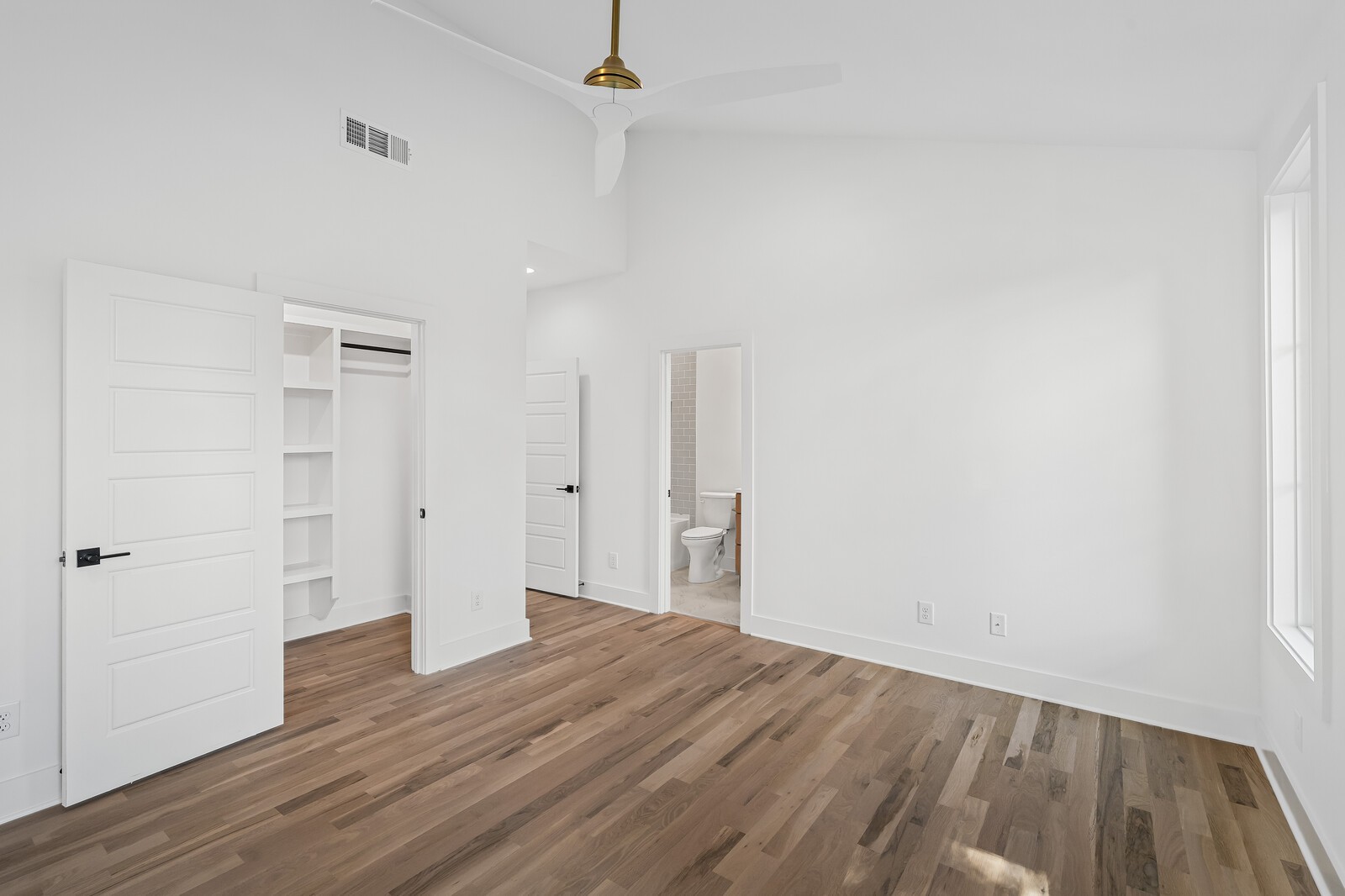 Nashville, Tennessee, 37206, United States, 4 Bedrooms Bedrooms, ,7 BathroomsBathrooms,Residential,For Sale,1989518