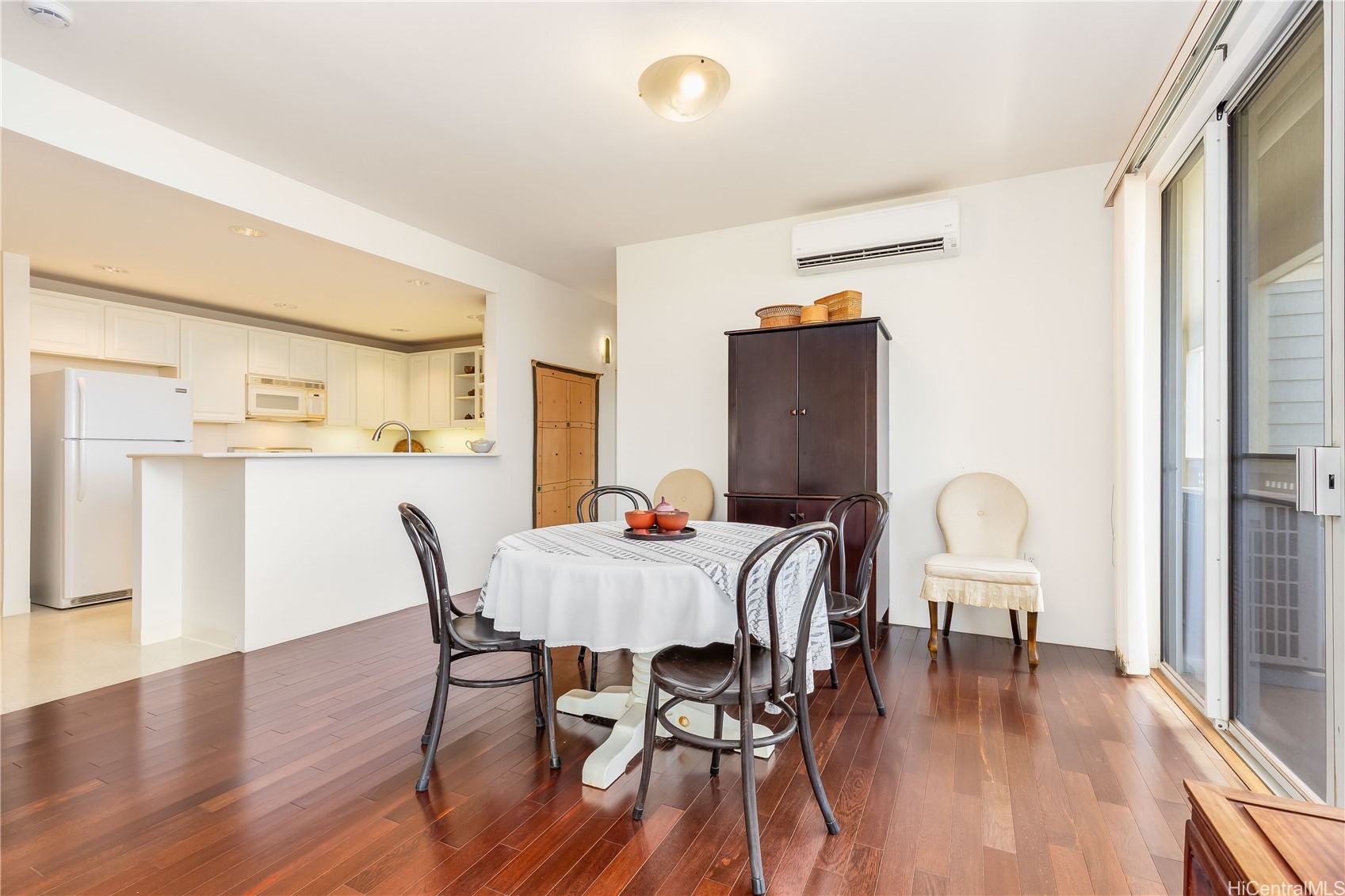 Honolulu, Hawaii, 96819, United States, 3 Bedrooms Bedrooms, ,2 BathroomsBathrooms,Residential,For Sale,1875177