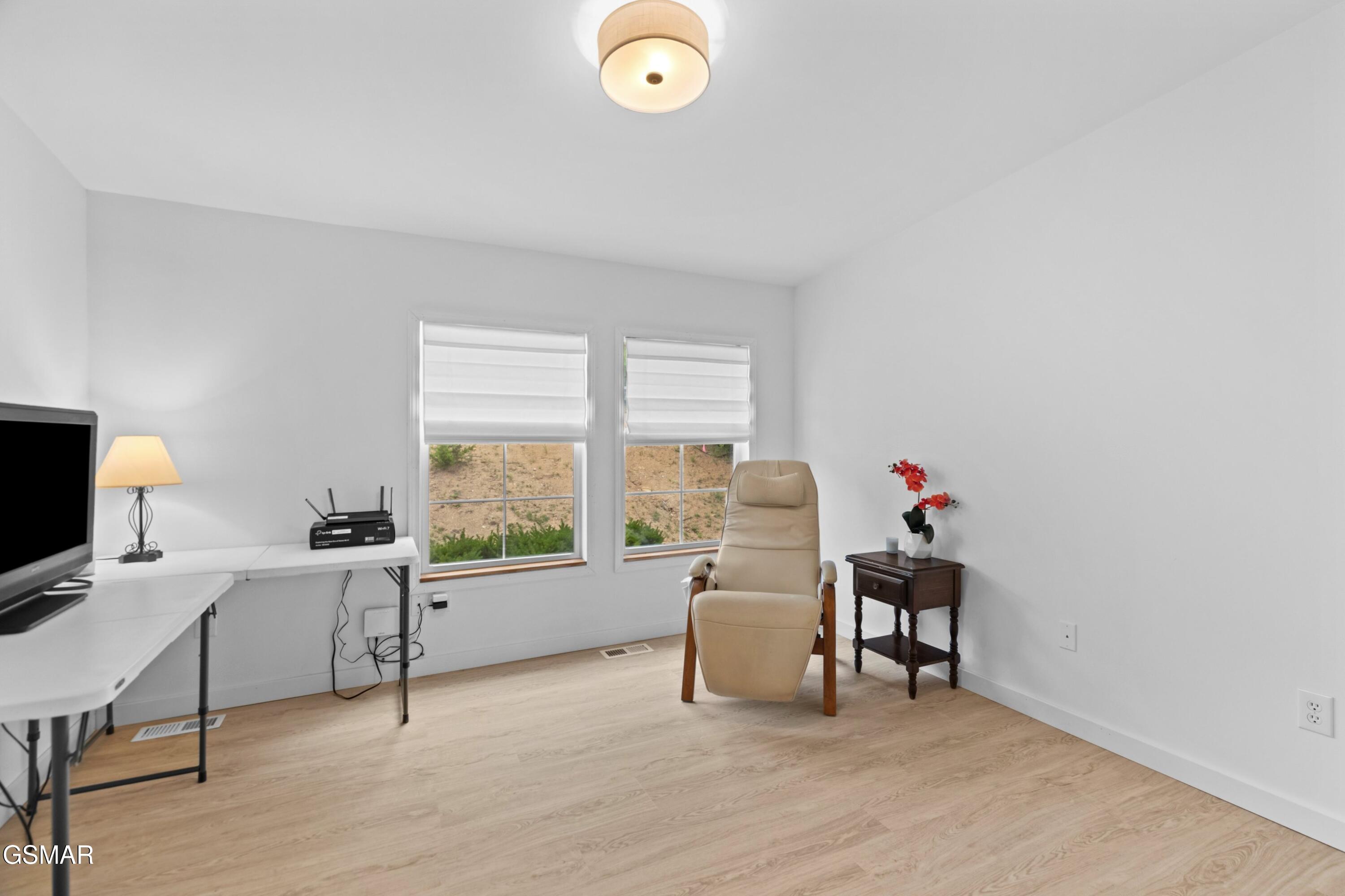 Dandridge, Tennessee, 37725, United States, 3 Bedrooms Bedrooms, ,2 BathroomsBathrooms,Residential,For Sale,1982636