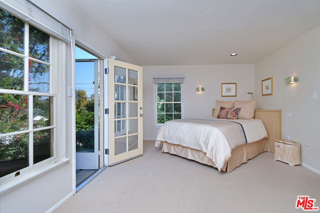 Sherman Oaks, California, 91403, United States, 3 Bedrooms Bedrooms, ,3 BathroomsBathrooms,Residential,For Sale,1989375