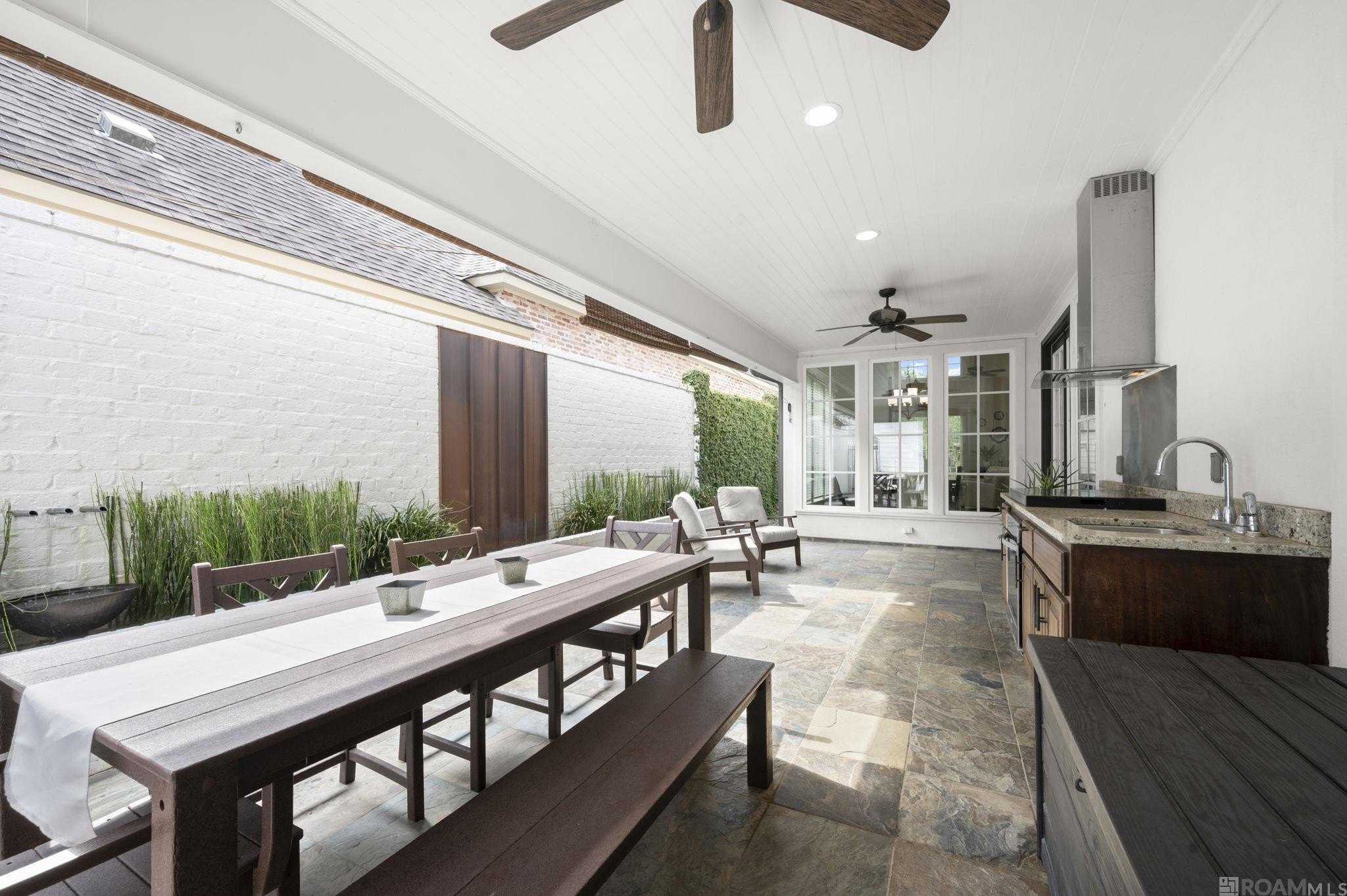 Baton Rouge, Louisiana, 70810, United States, 4 Bedrooms Bedrooms, ,4 BathroomsBathrooms,Residential,For Sale,2005537