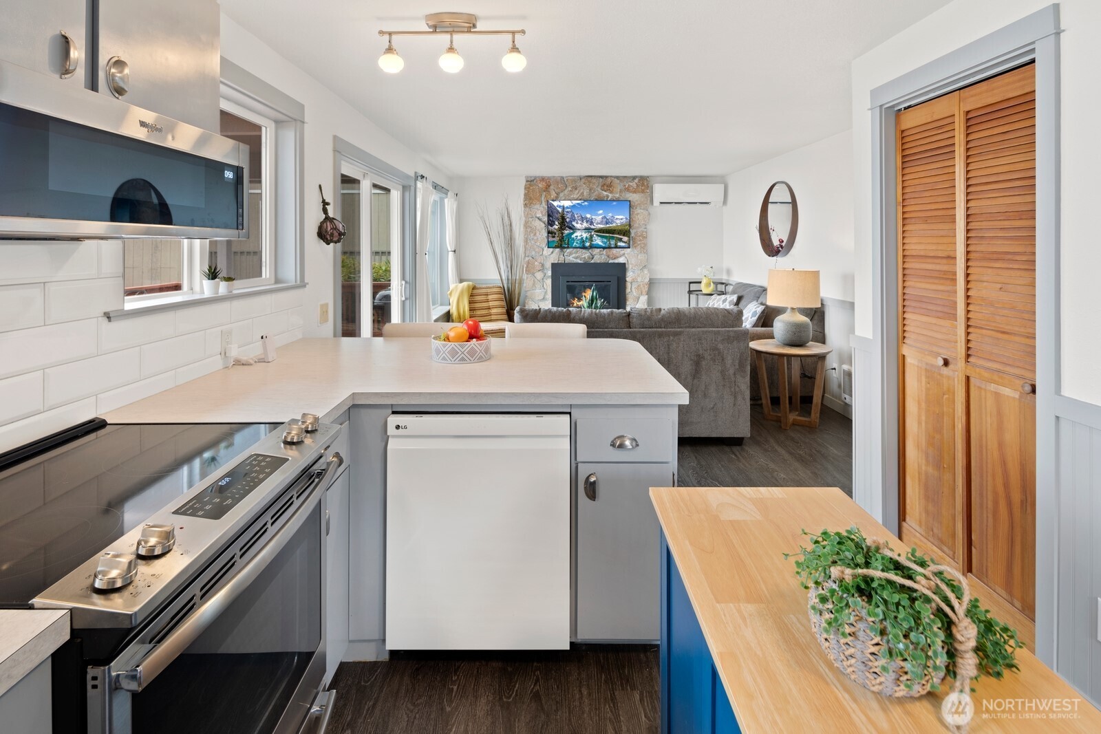Langley, Washington, 98260, United States, 2 Bedrooms Bedrooms, ,1 BathroomBathrooms,Residential,For Sale,1848332