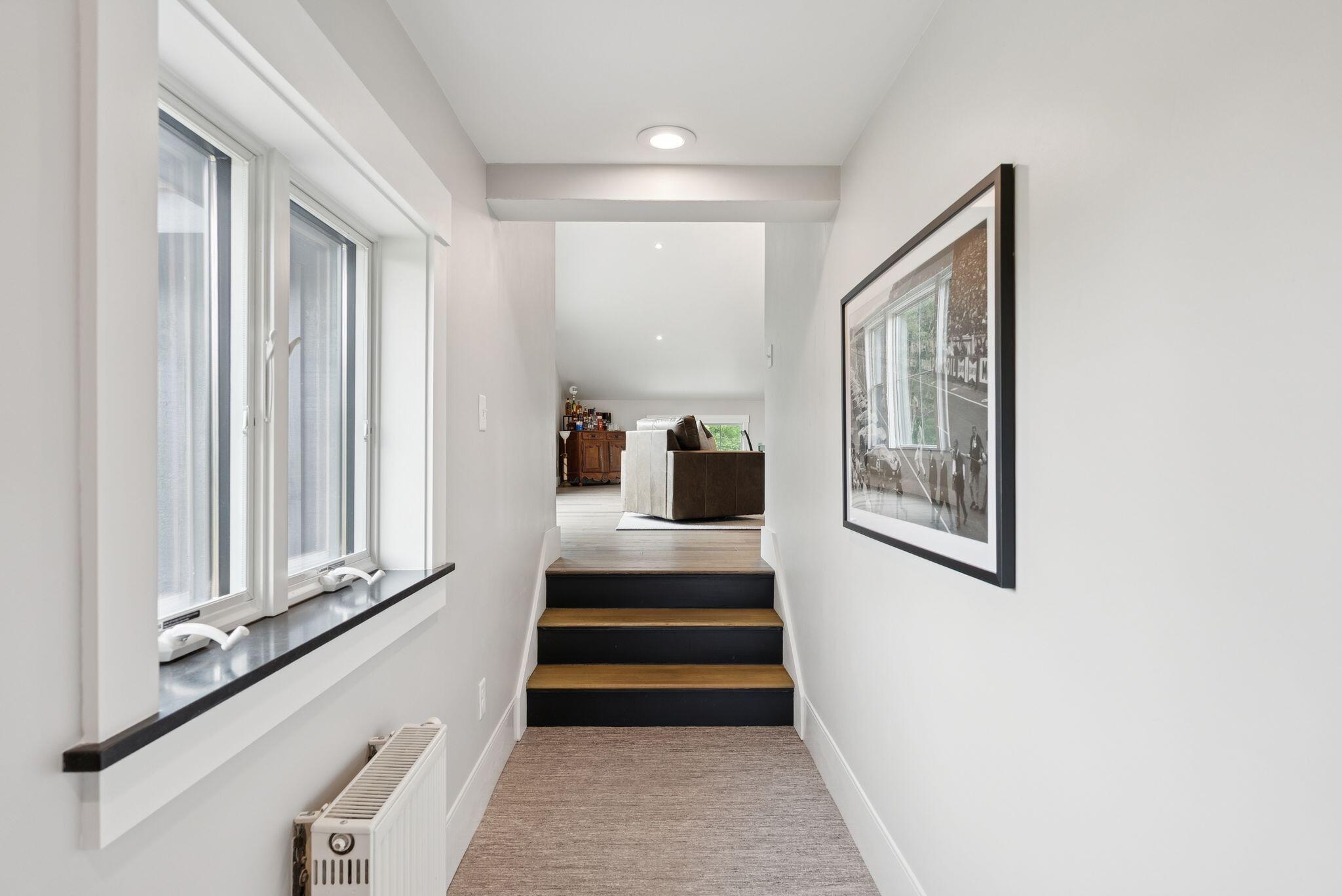 Falmouth, Maine, 04105, United States, 3 Bedrooms Bedrooms, ,4 BathroomsBathrooms,Residential,For Sale,1975511