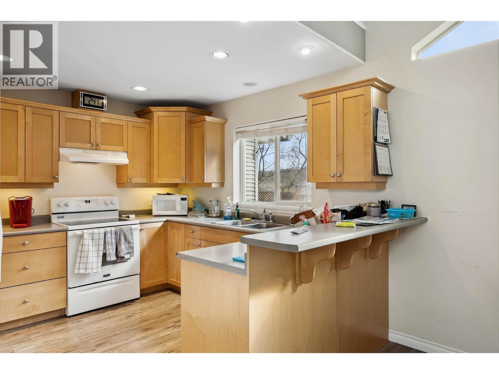 KAMLOOPS, British Columbia, V1S 1X9, CA, 4 Bedrooms Bedrooms, ,2 BathroomsBathrooms,Residential,For Sale,1950307