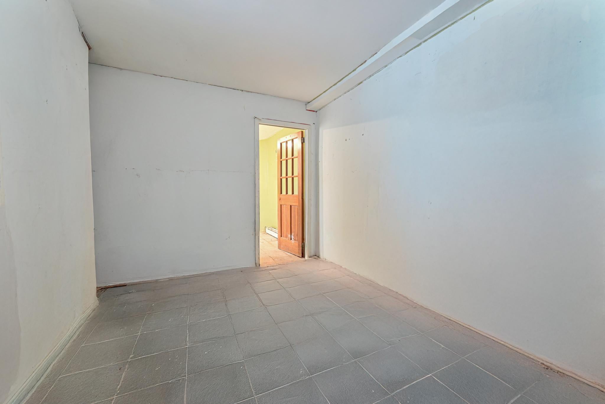 Astoria, New York, 11102, United States, 5 Bedrooms Bedrooms, ,2 BathroomsBathrooms,Residential,For Sale,1895172