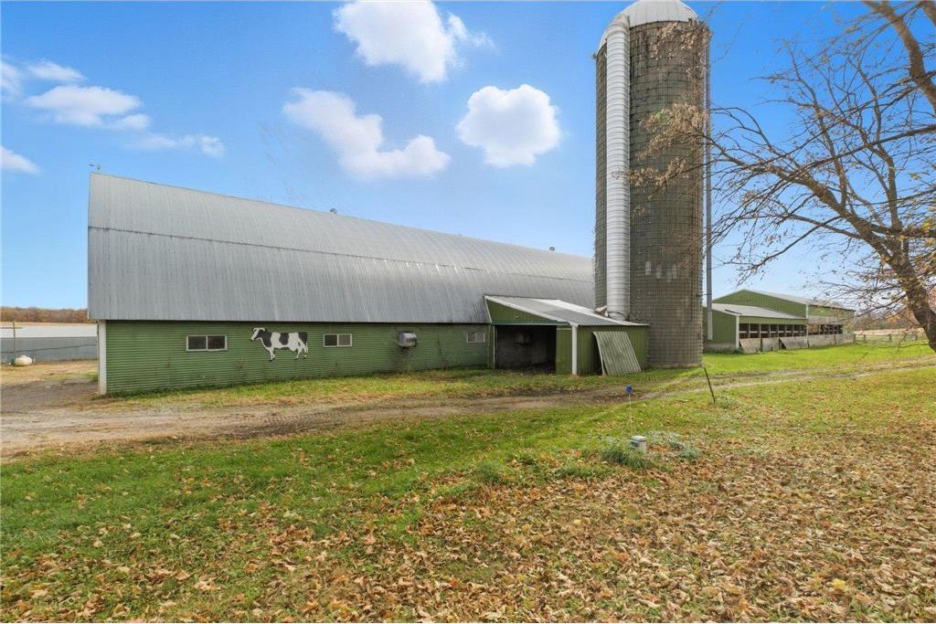 Holdingford, Minnesota, 56340, United States, 5 Bedrooms Bedrooms, ,2 BathroomsBathrooms,Residential,For Sale,1977131