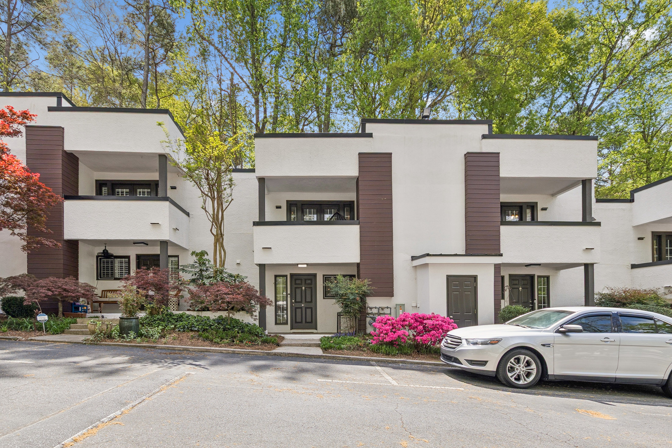  Beautifully Updated Two-story Townhome - 物件實景