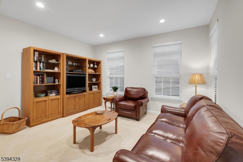 Bernards Twp., New Jersey, 07920, United States, 5 Bedrooms Bedrooms, ,3 BathroomsBathrooms,Residential,For Sale,1992949