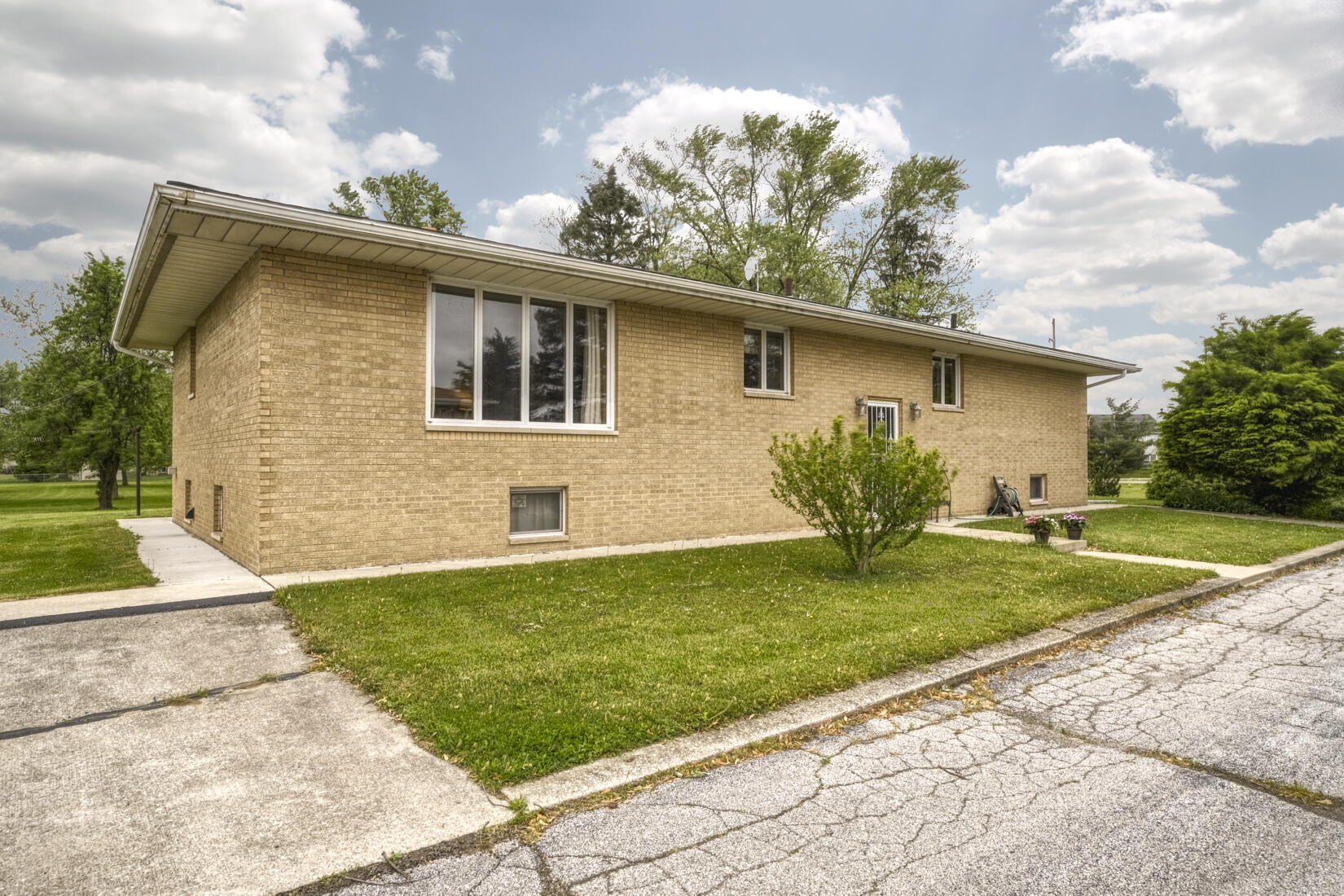 Crown Point, Indiana, 46307, United States, 5 Bedrooms Bedrooms, ,3 BathroomsBathrooms,Residential,For Sale,1928021