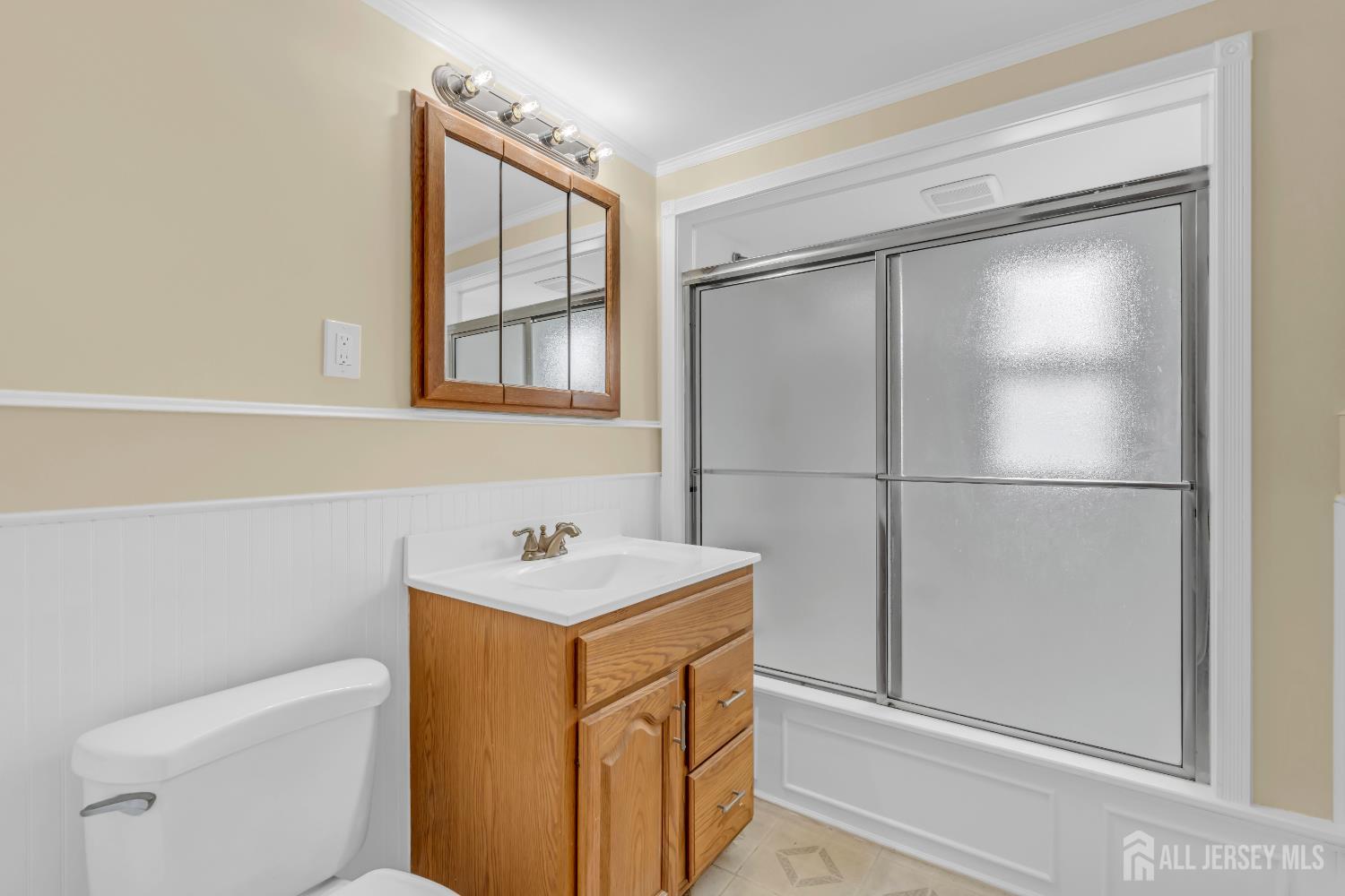 Iselin, New Jersey, 08830, United States, 3 Bedrooms Bedrooms, ,2 BathroomsBathrooms,Residential,For Sale,1966182