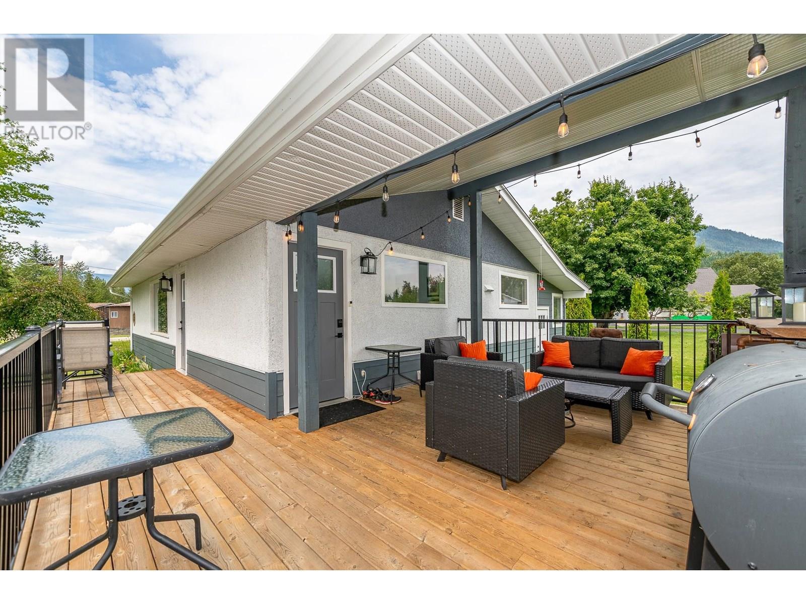 SICAMOUS, British Columbia, V0E 2V4, CA, 3 Bedrooms Bedrooms, ,2 BathroomsBathrooms,Residential,For Sale,1903862
