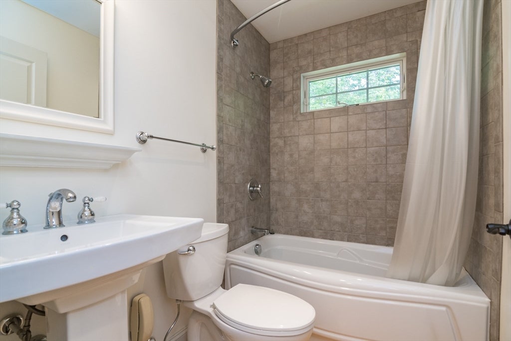 Bernardston, Massachusetts, 01337, United States, 3 Bedrooms Bedrooms, ,3 BathroomsBathrooms,Residential,For Sale,1912455