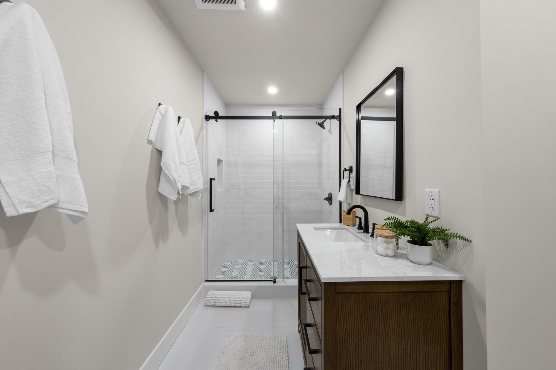  323 E Oak Avenue #202 - 物件實景