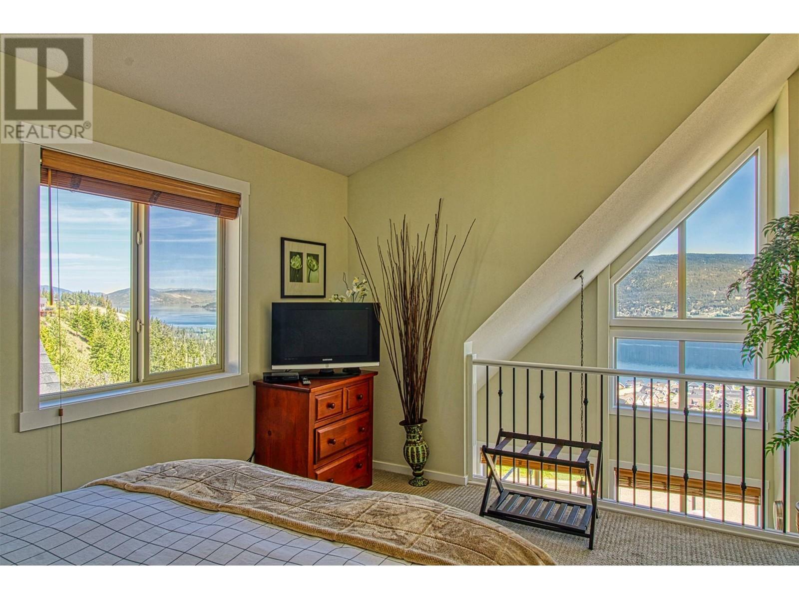 KELOWNA, British Columbia, V1Z 3R8, CA, 3 Bedrooms Bedrooms, ,3 BathroomsBathrooms,Residential,For Sale,1839050