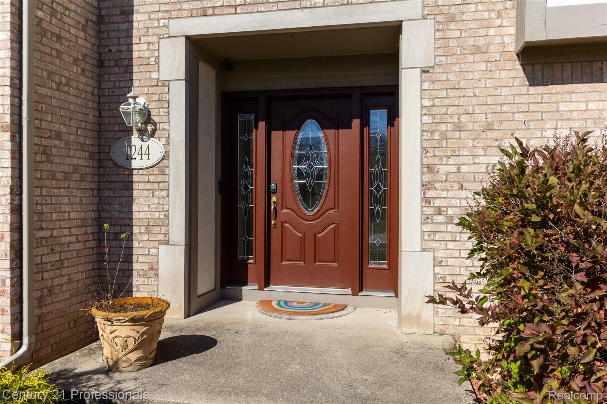 Troy, Michigan, 48084, United States, 4 Bedrooms Bedrooms, ,3 BathroomsBathrooms,Residential,For Sale,1976121