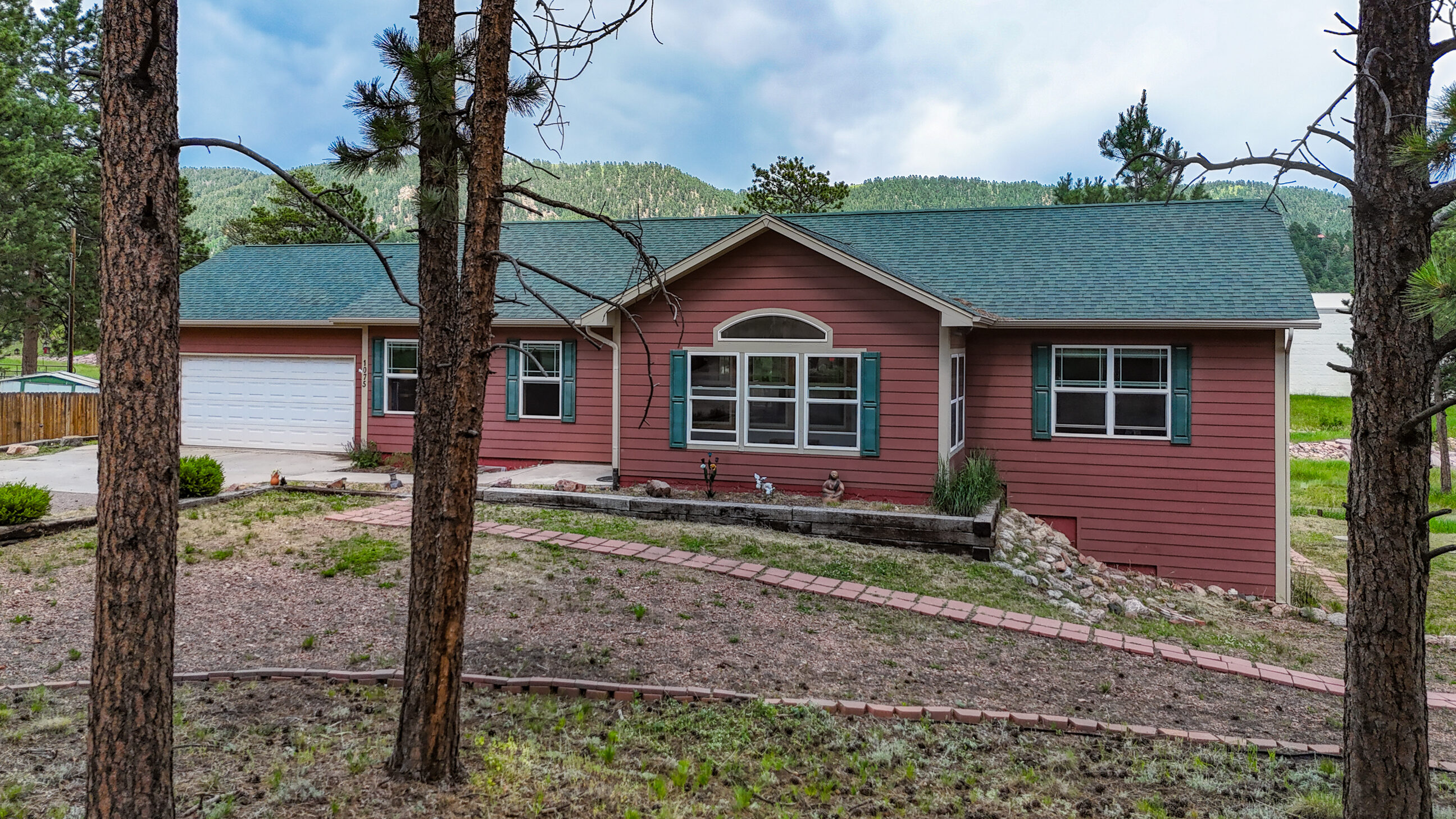 Woodland Park, Colorado, 80863, United States, 3 Bedrooms Bedrooms, ,2 BathroomsBathrooms,Residential,For Sale,1891274