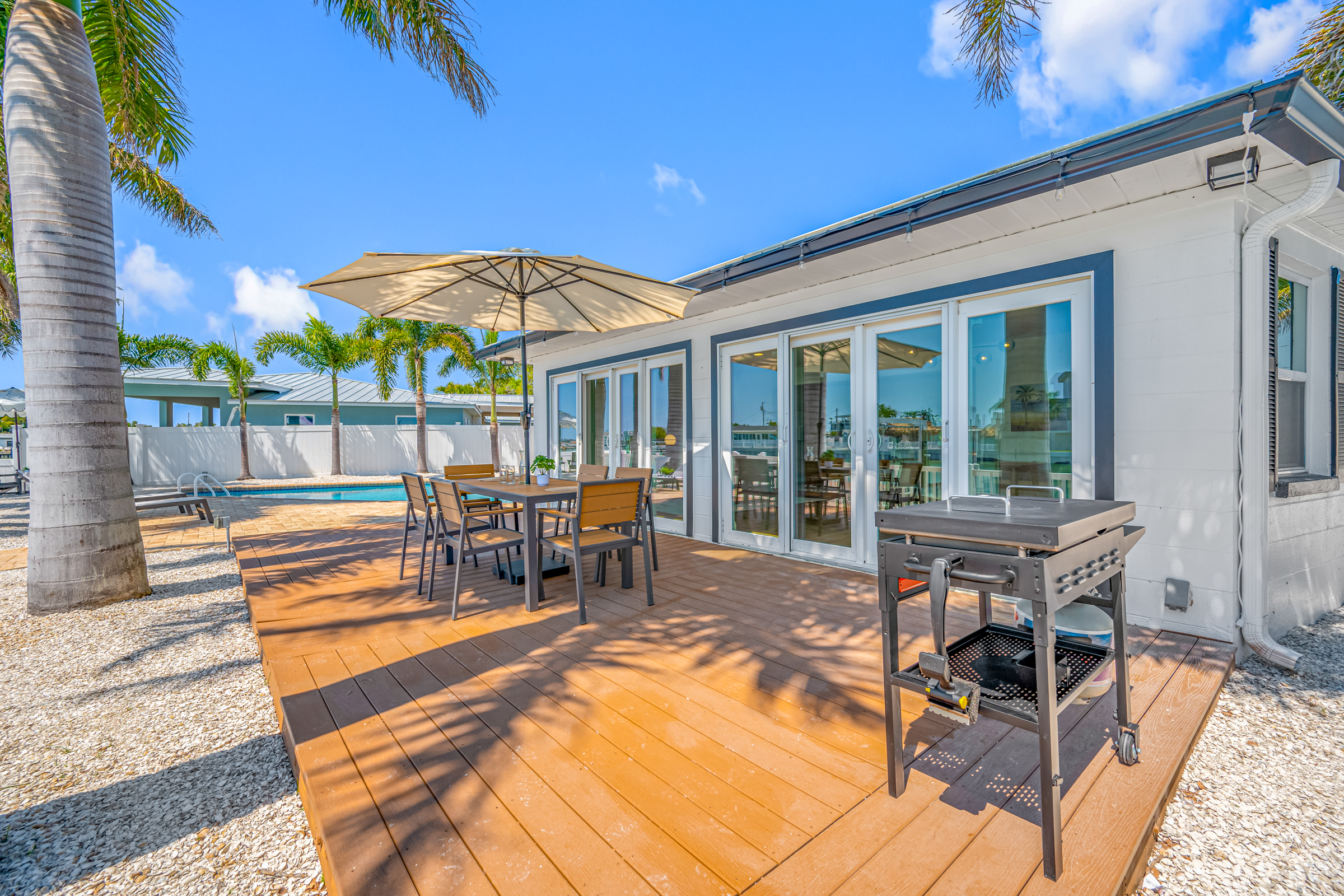 St Petersburg, Florida, 33707, United States, 3 Bedrooms Bedrooms, ,2 BathroomsBathrooms,Residential,For Sale,2034838