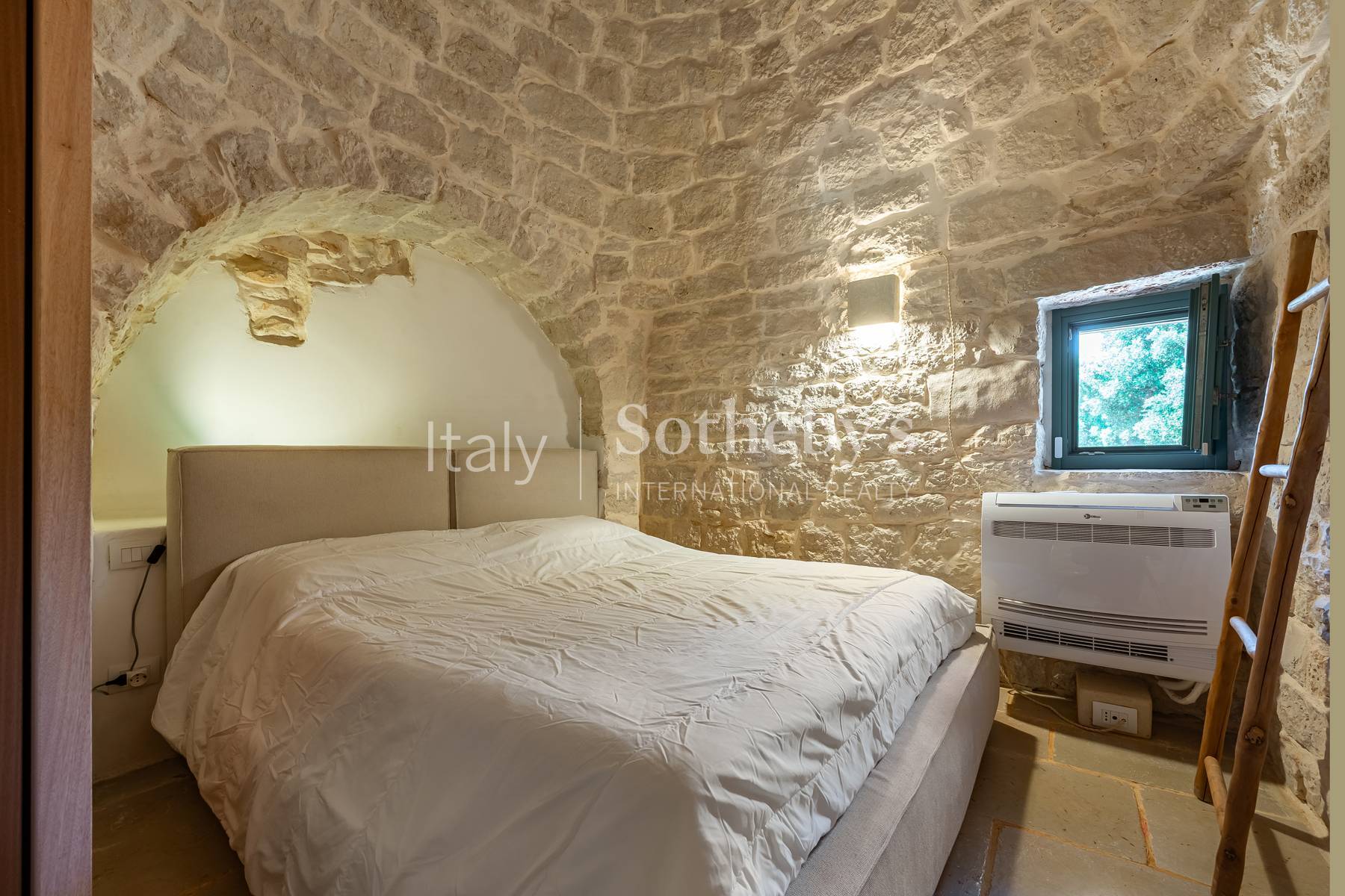  Refined trulli residence with swimming pool surrounded by nature - 物件實景