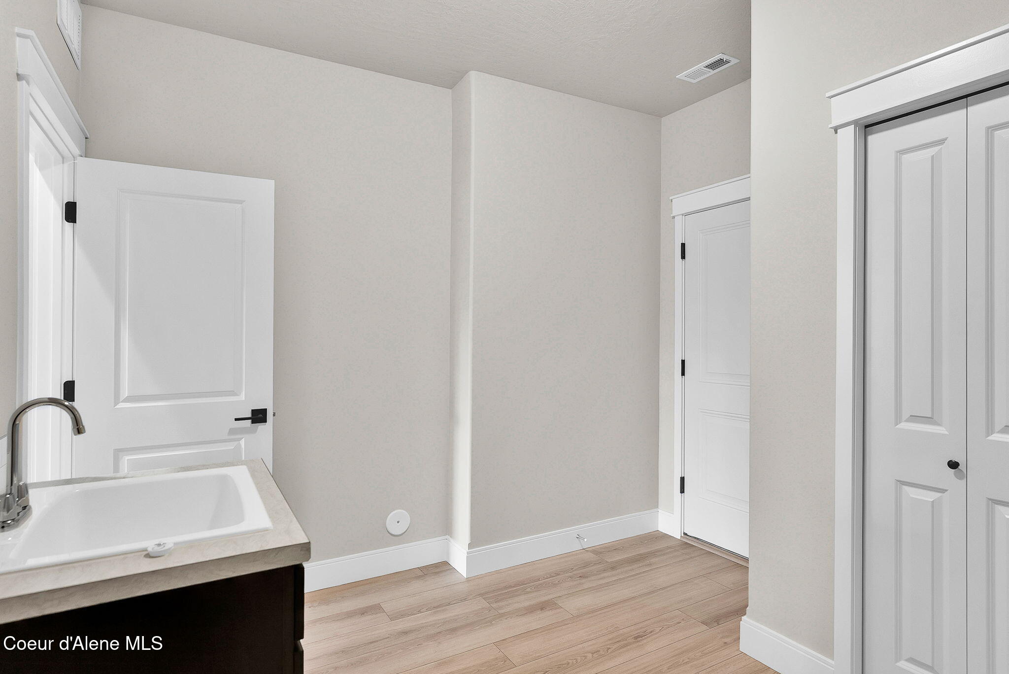 Rathdrum, Idaho, 83858, United States, 5 Bedrooms Bedrooms, ,1 BathroomBathrooms,Residential,For Sale,1989030